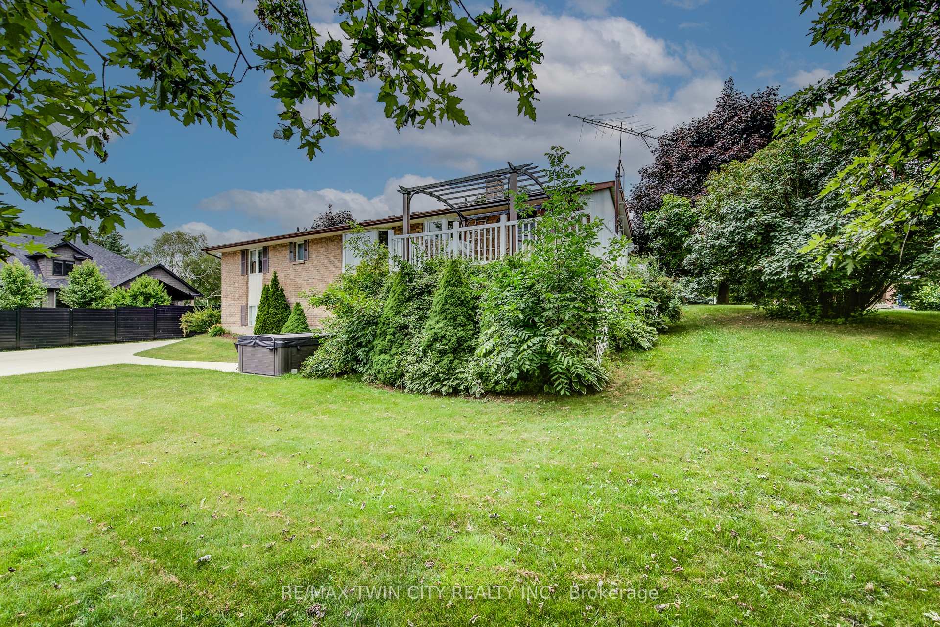 Photo 10 of 3970 Tannahill Drive, Perth East, Shakespeare — HOMEH