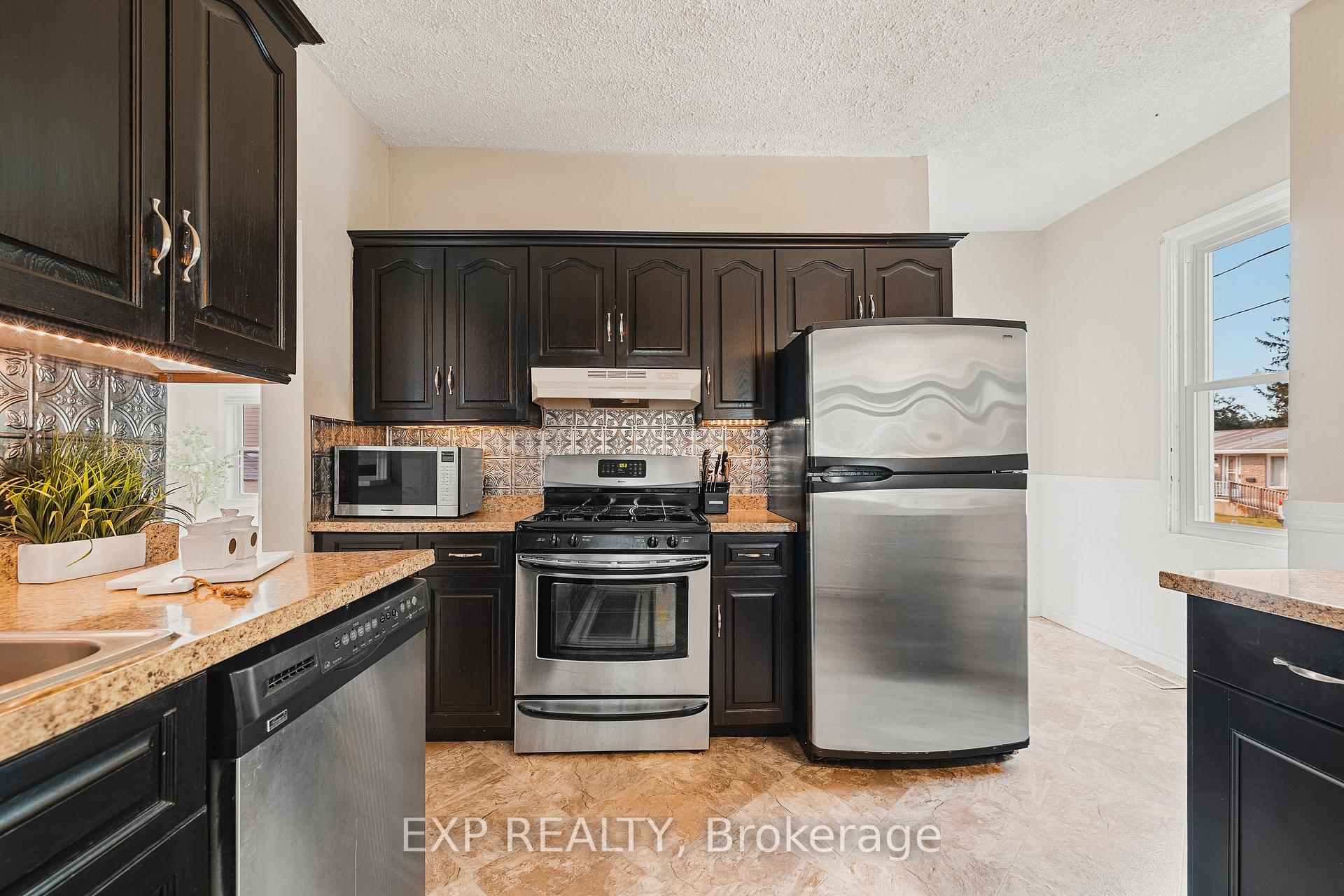 Photo 4 of 505 Wallace Avenue S, North Perth, Listowel — HOMEH
