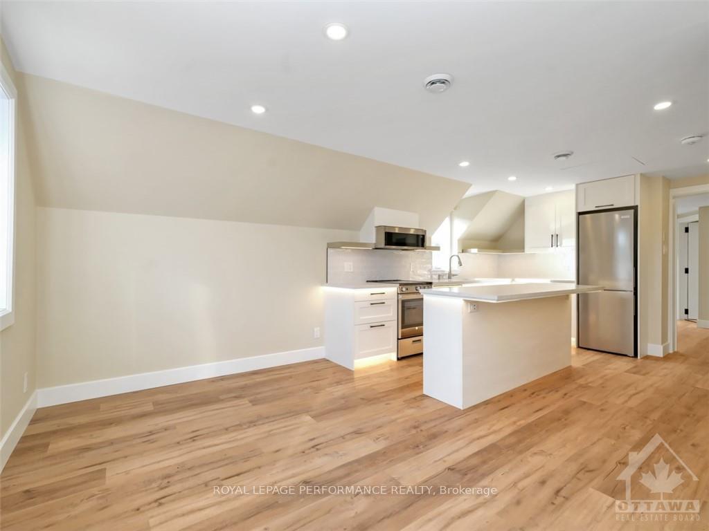 Photo 3 of Unit B, 121 Beechwood Avenue, Ottawa, Lindenlea — HOMEH
