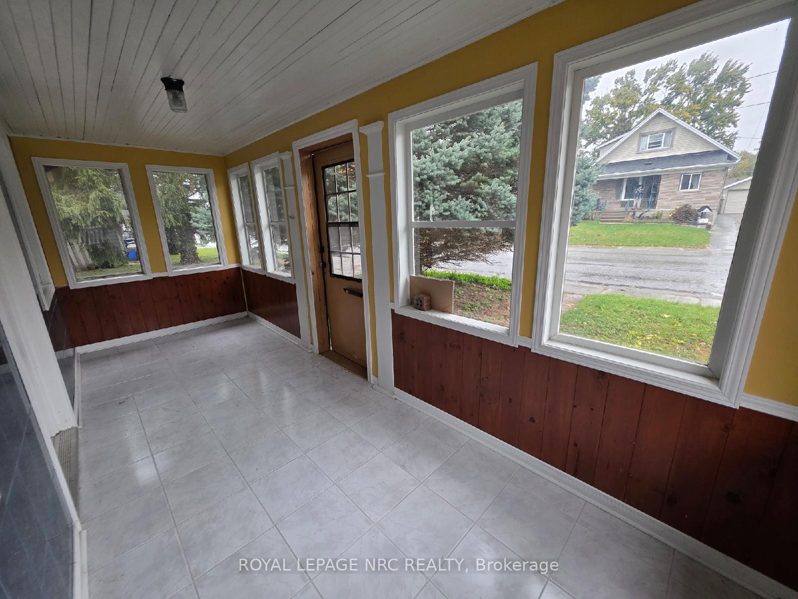 Photo 2 of 6414 Taylor Street, Niagara Falls, Dorchester — HOMEH