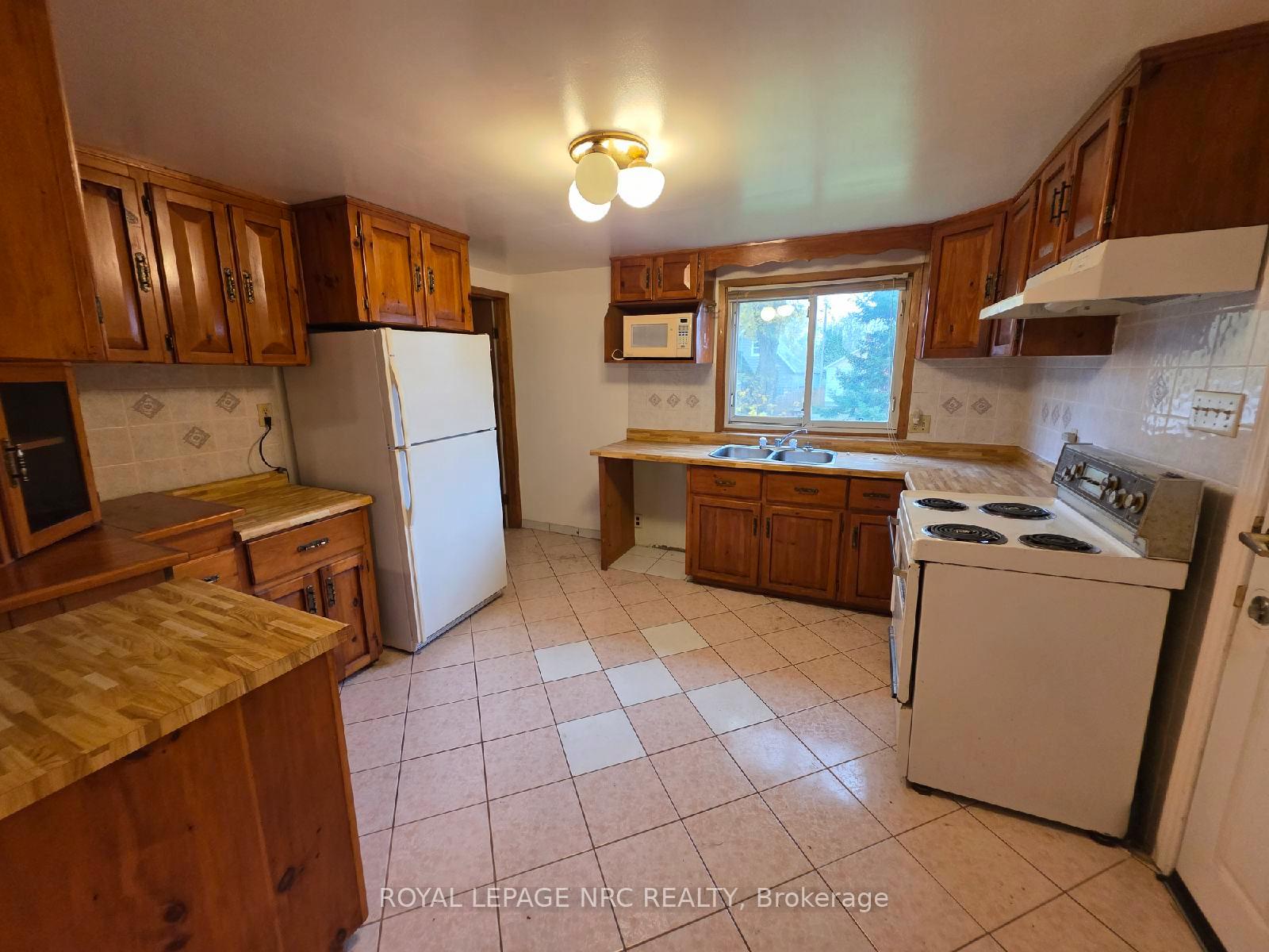 Photo 4 of 6414 Taylor Street, Niagara Falls, Dorchester — HOMEH