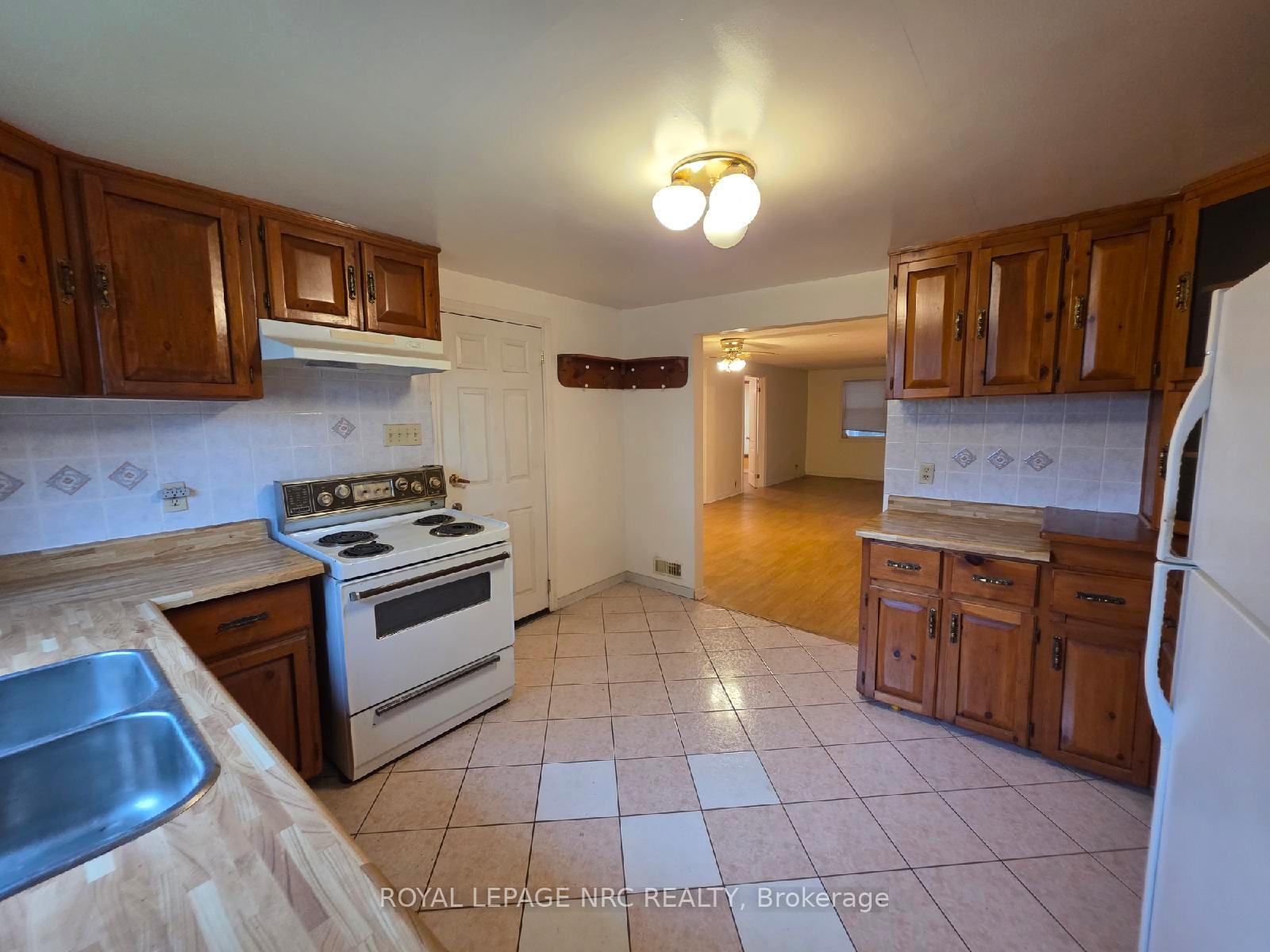 Photo 5 of 6414 Taylor Street, Niagara Falls, Dorchester — HOMEH