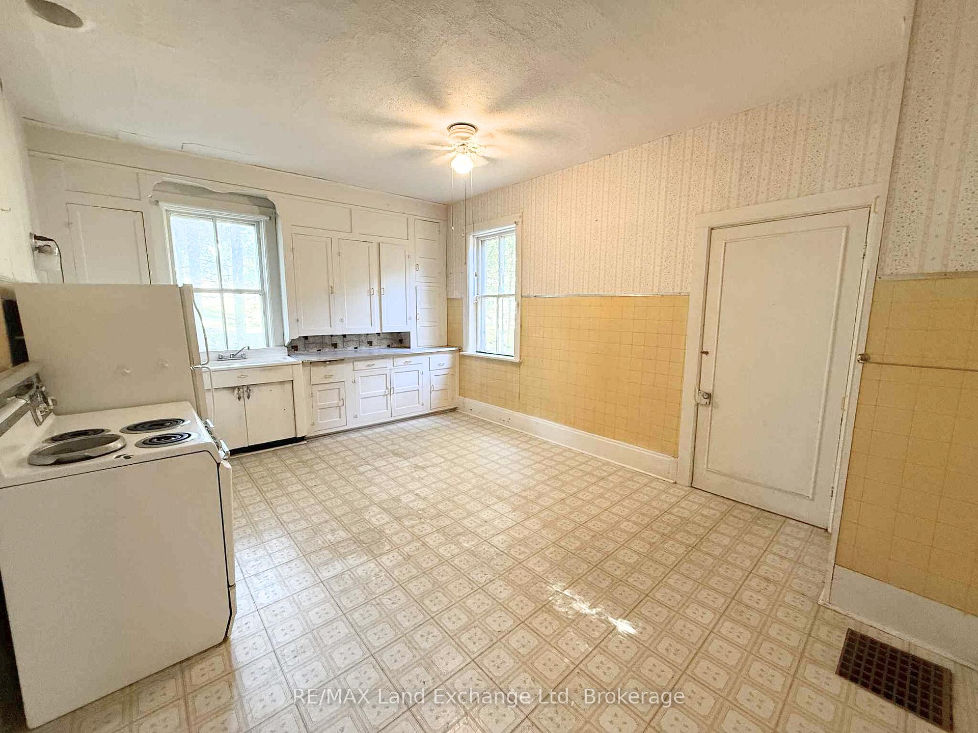 Photo 4 of 66 Diagonal Road, North Huron, Wingham — HOMEH