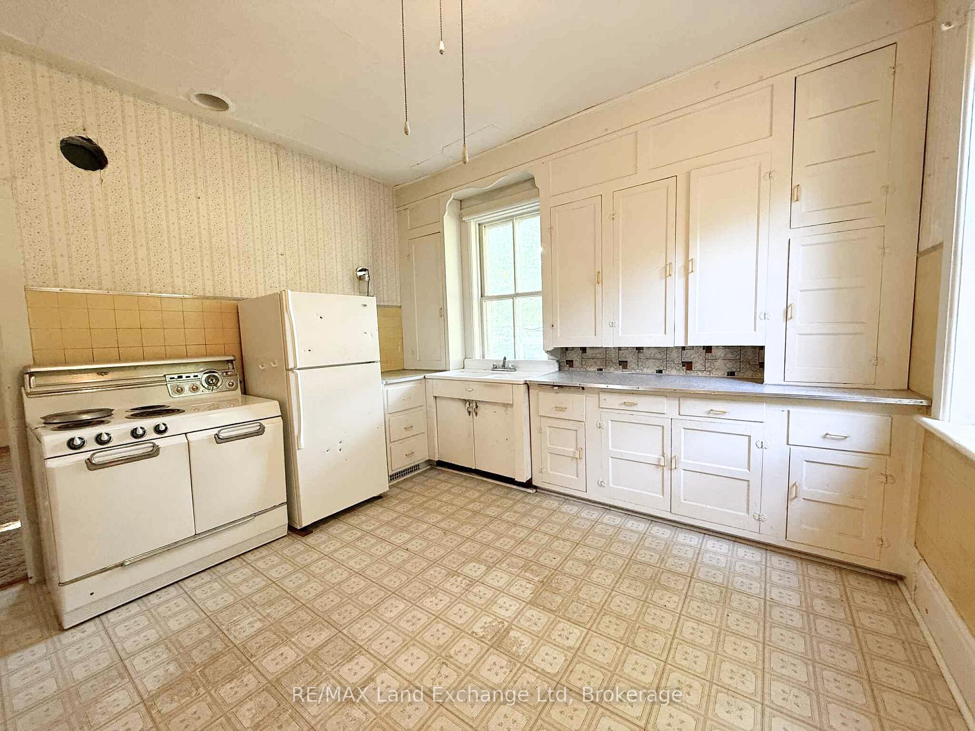 Photo 5 of 66 Diagonal Road, North Huron, Wingham — HOMEH