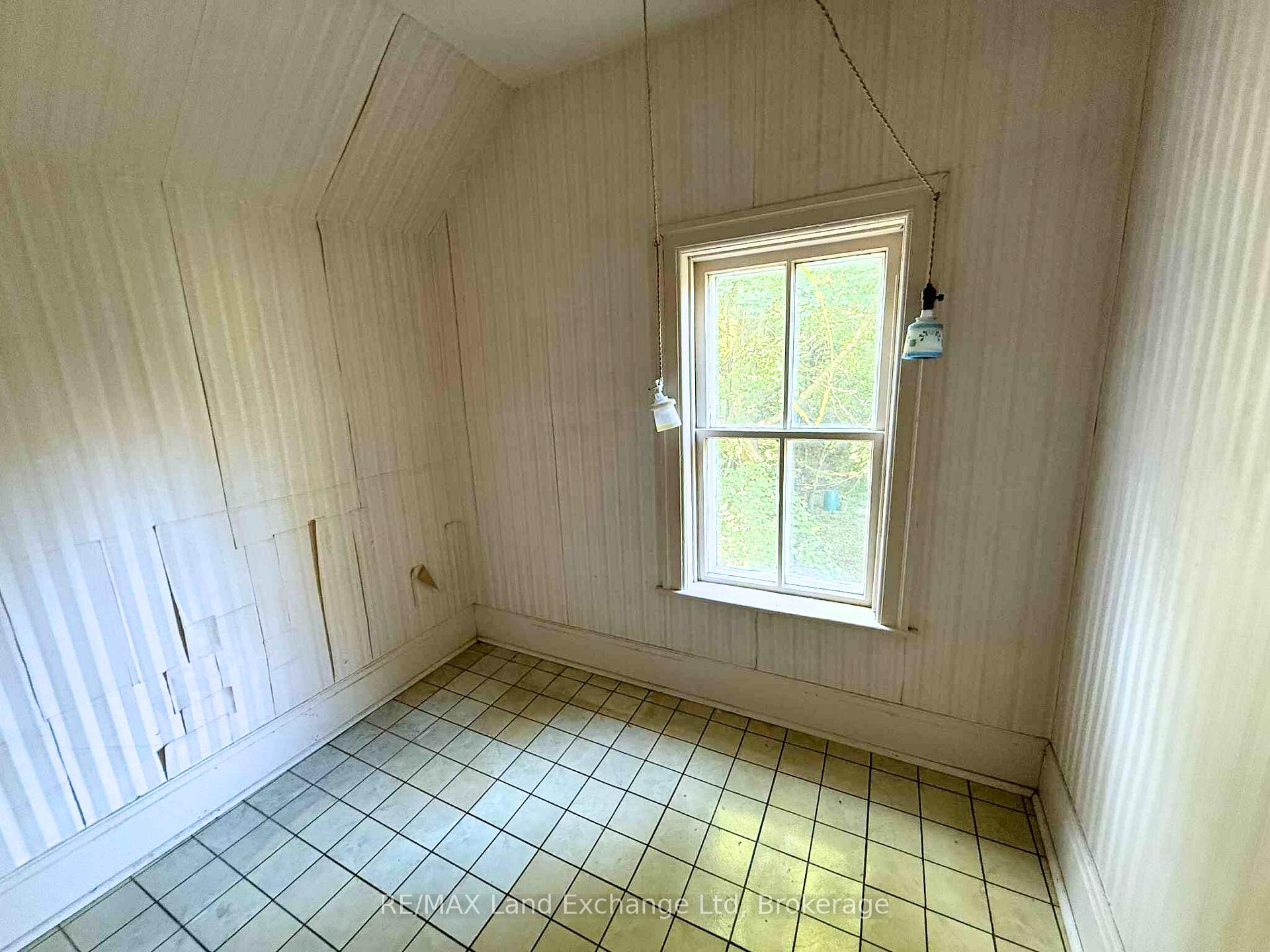Photo 20 of 66 Diagonal Road, North Huron, Wingham — HOMEH