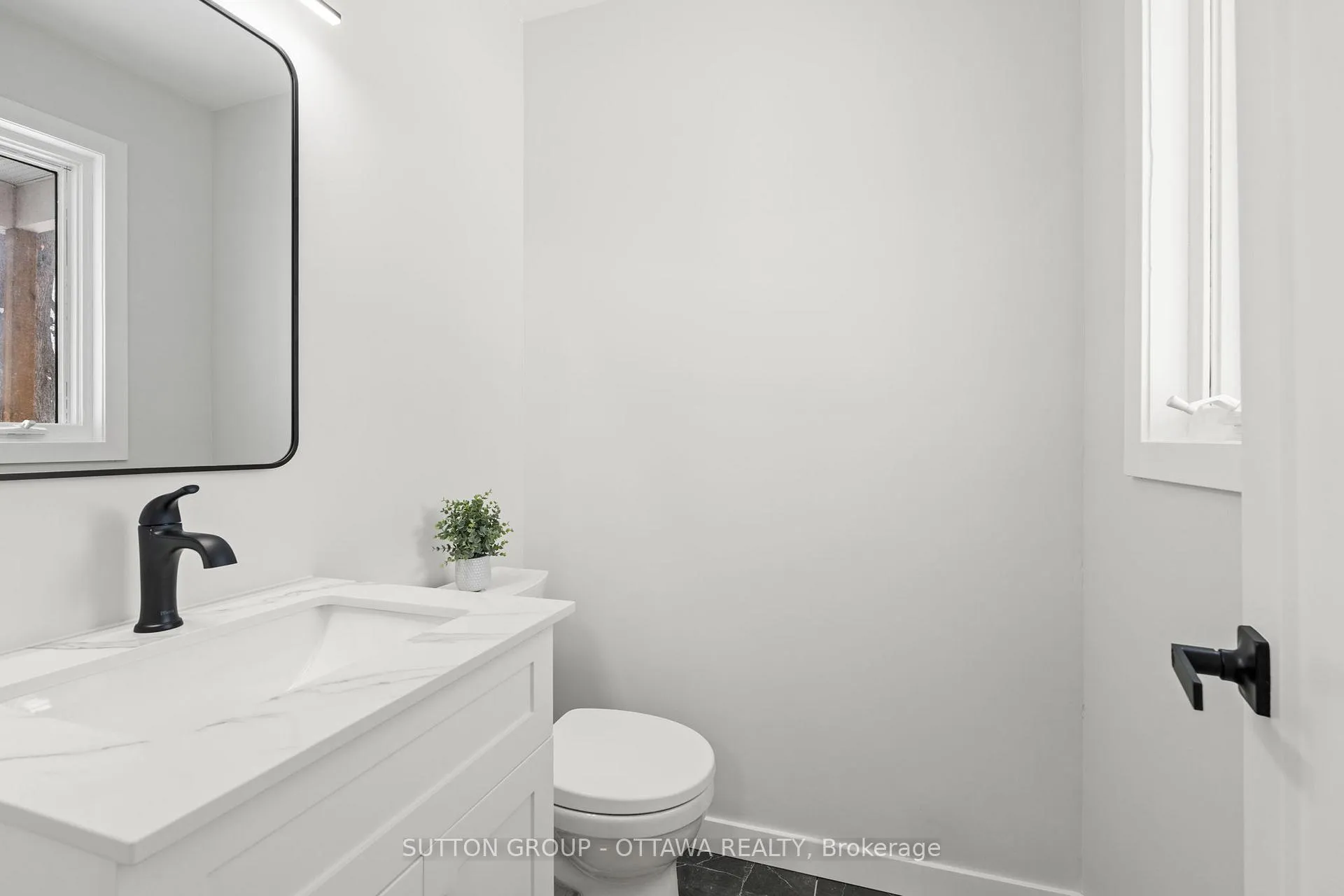 Photo 6 of 286 Mceachern Crescent, Ottawa, Bilberry Creek/Queenswood Heights — HOMEH