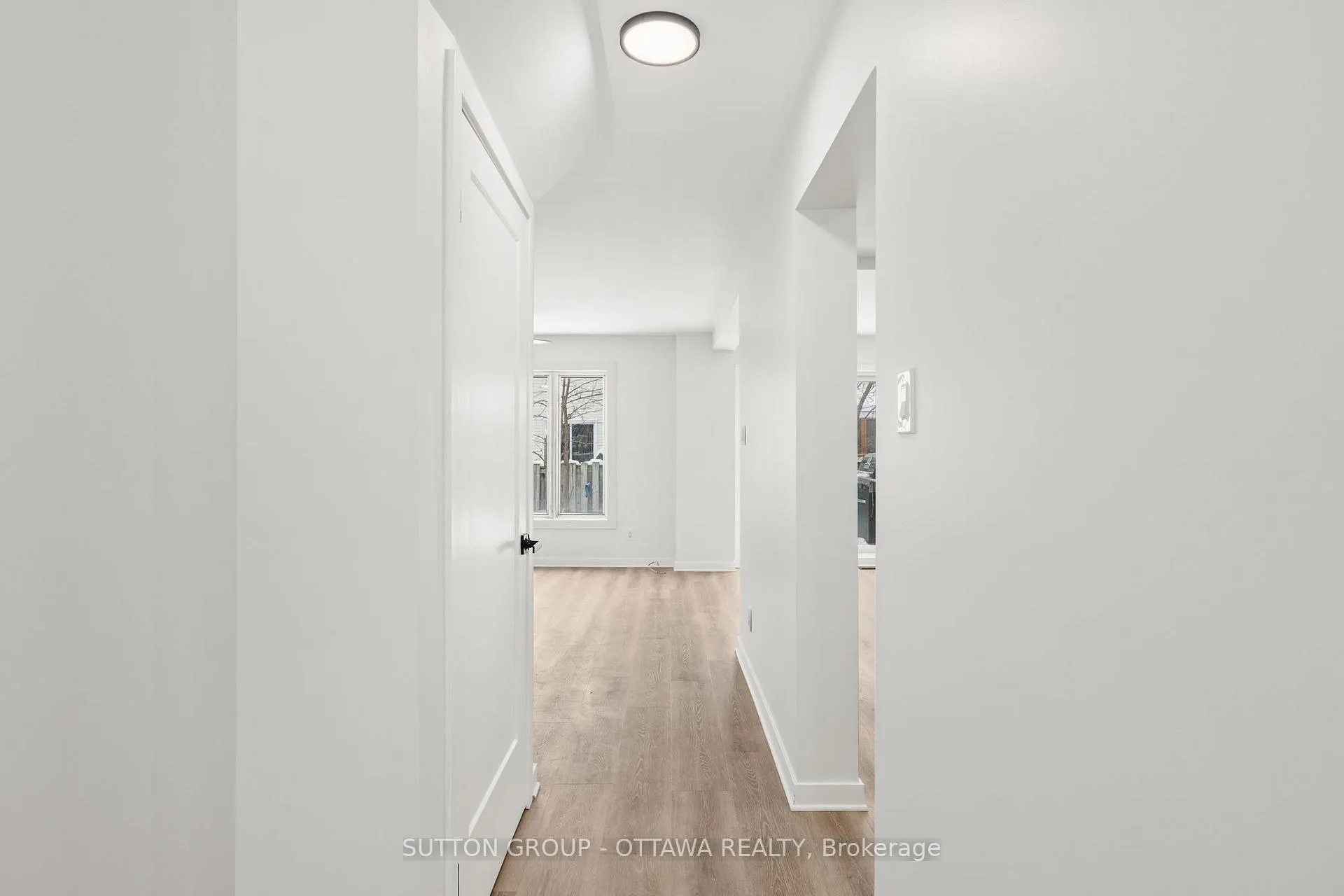 Photo 7 of 286 Mceachern Crescent, Ottawa, Bilberry Creek/Queenswood Heights — HOMEH