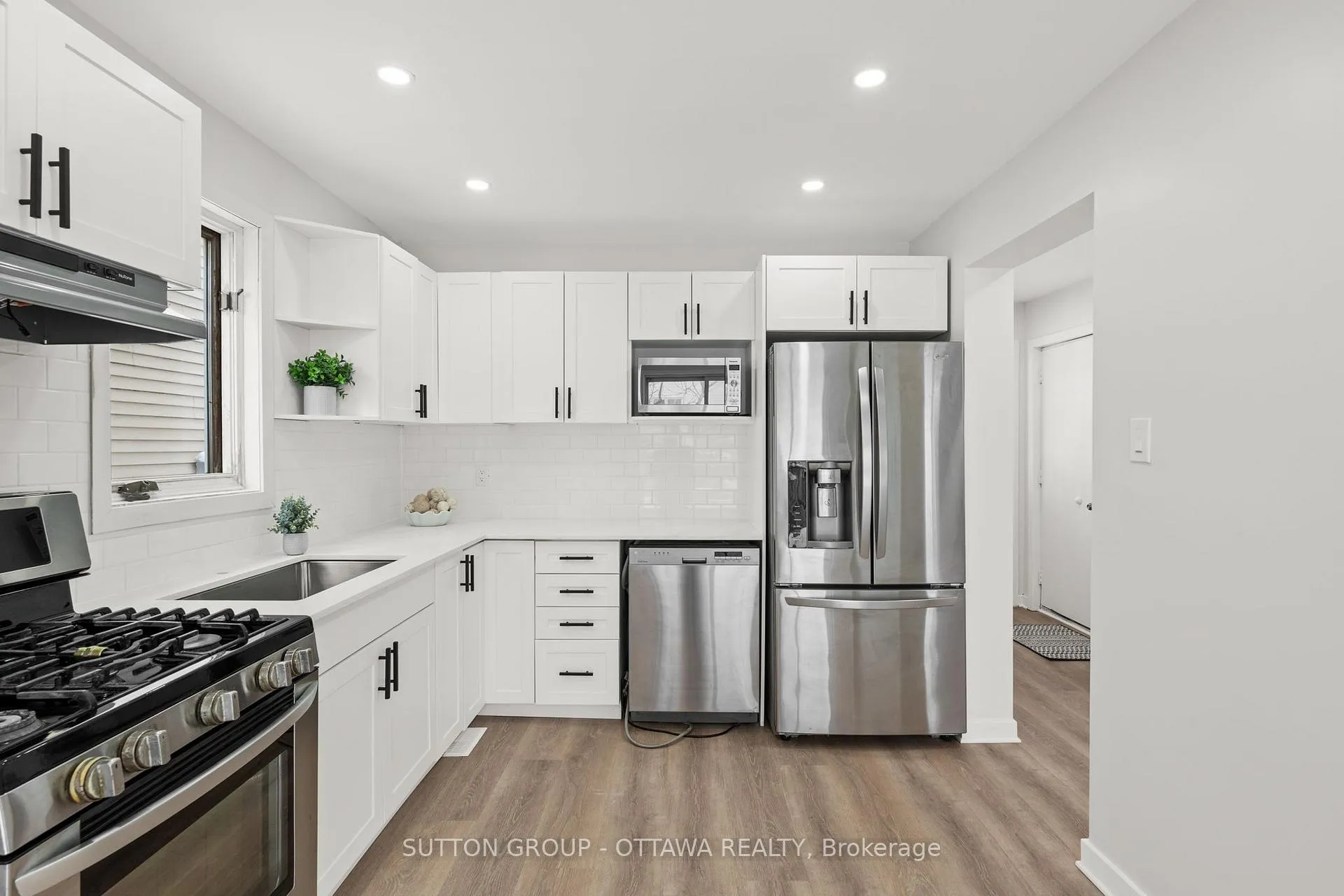 Photo 9 of 286 Mceachern Crescent, Ottawa, Bilberry Creek/Queenswood Heights — HOMEH