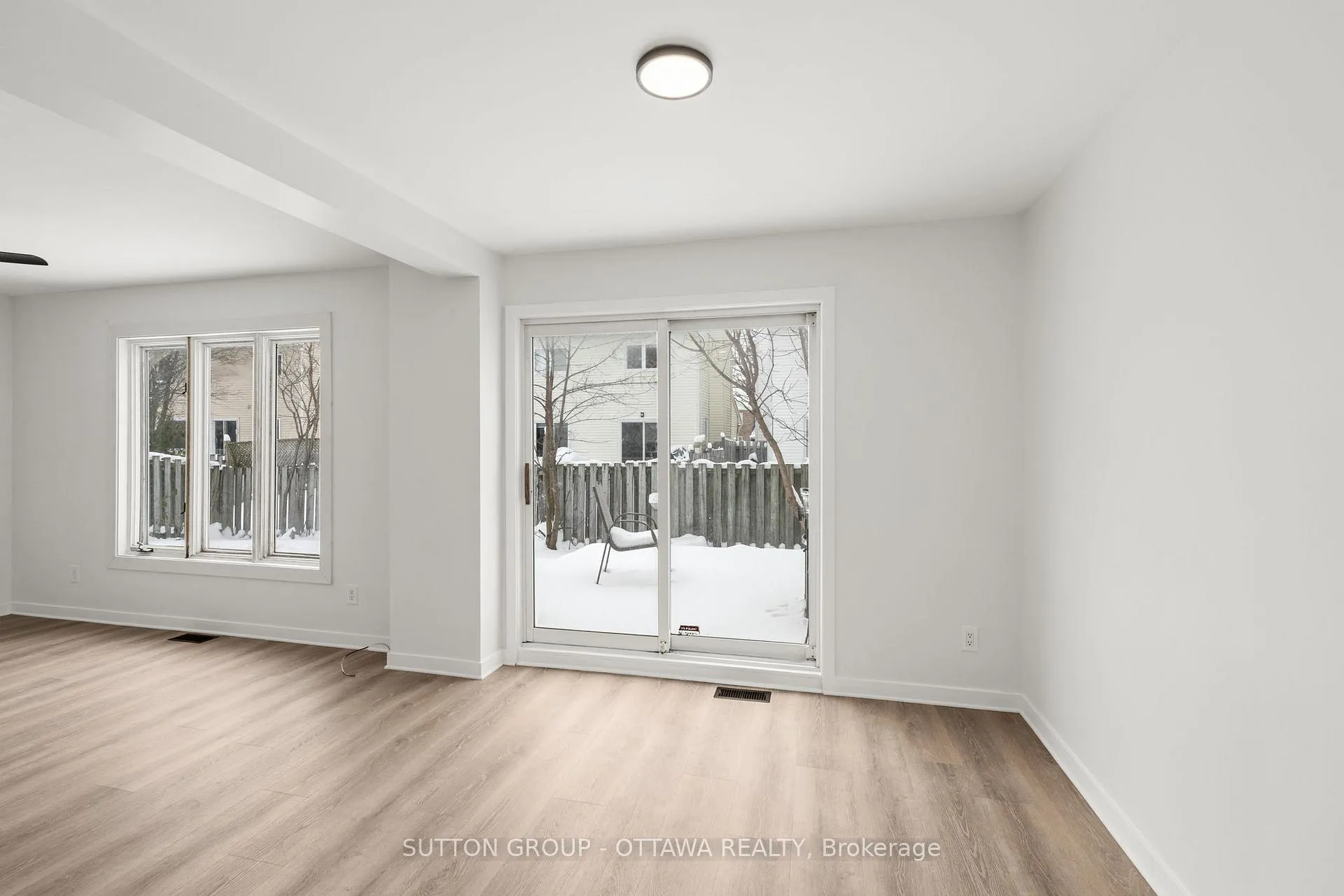 Photo 12 of 286 Mceachern Crescent, Ottawa, Bilberry Creek/Queenswood Heights — HOMEH