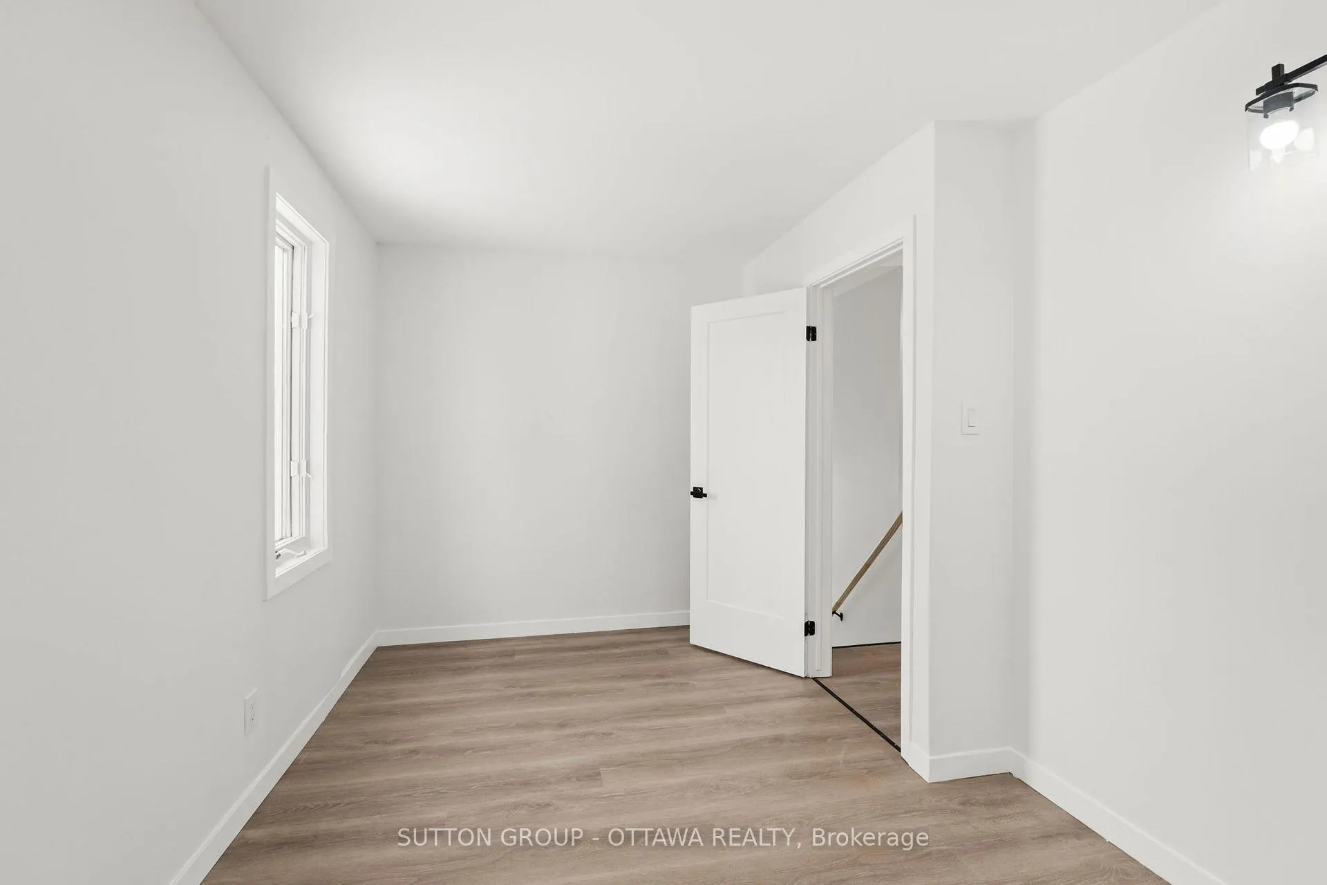 Photo 19 of 286 Mceachern Crescent, Ottawa, Bilberry Creek/Queenswood Heights — HOMEH