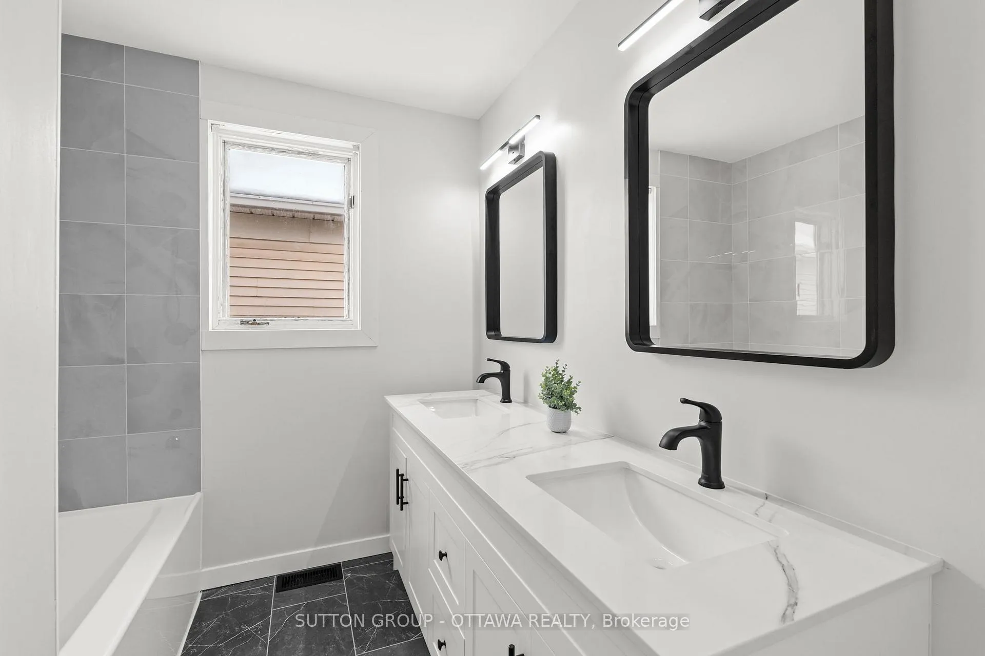 Photo 22 of 286 Mceachern Crescent, Ottawa, Bilberry Creek/Queenswood Heights — HOMEH