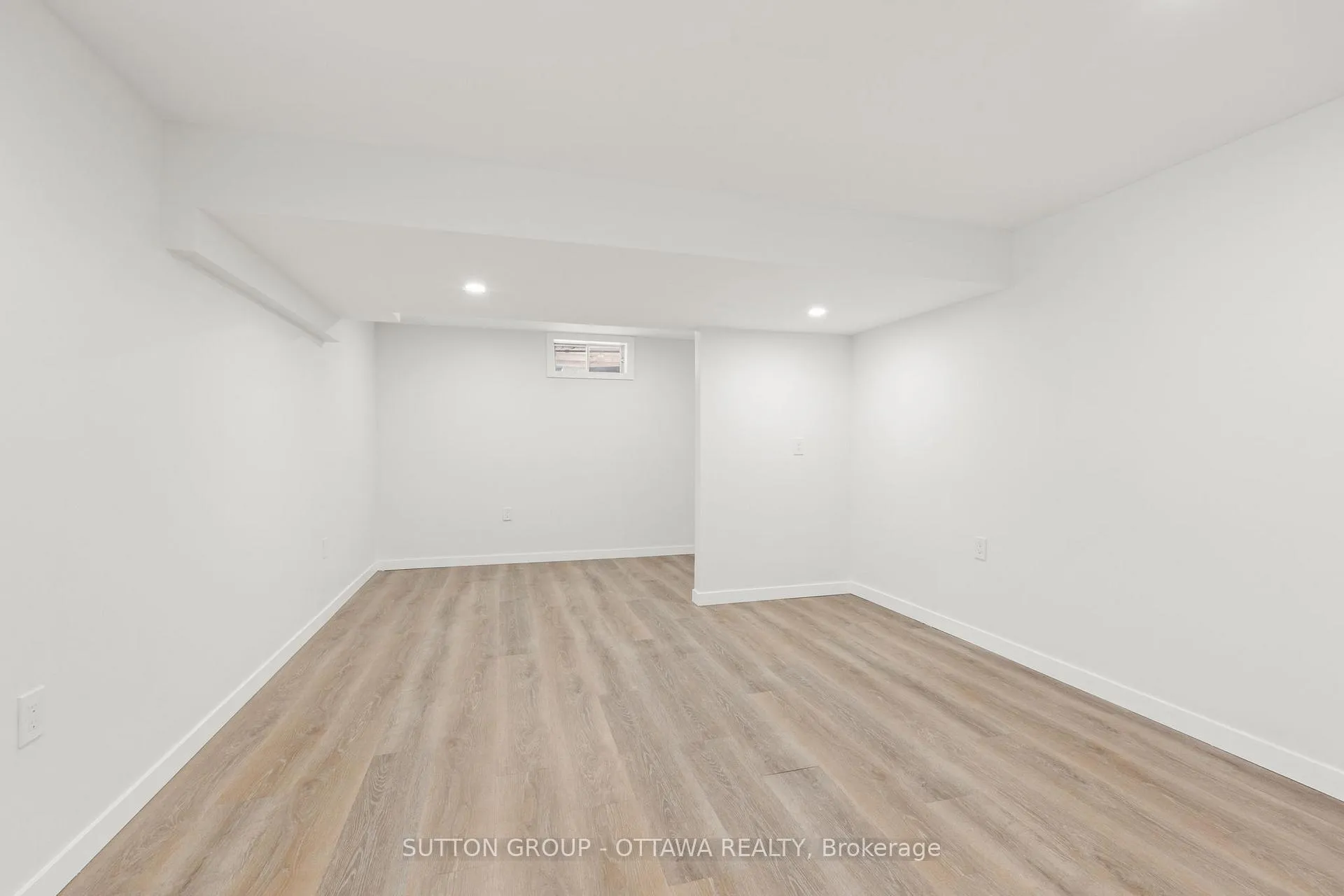 Photo 26 of 286 Mceachern Crescent, Ottawa, Bilberry Creek/Queenswood Heights — HOMEH
