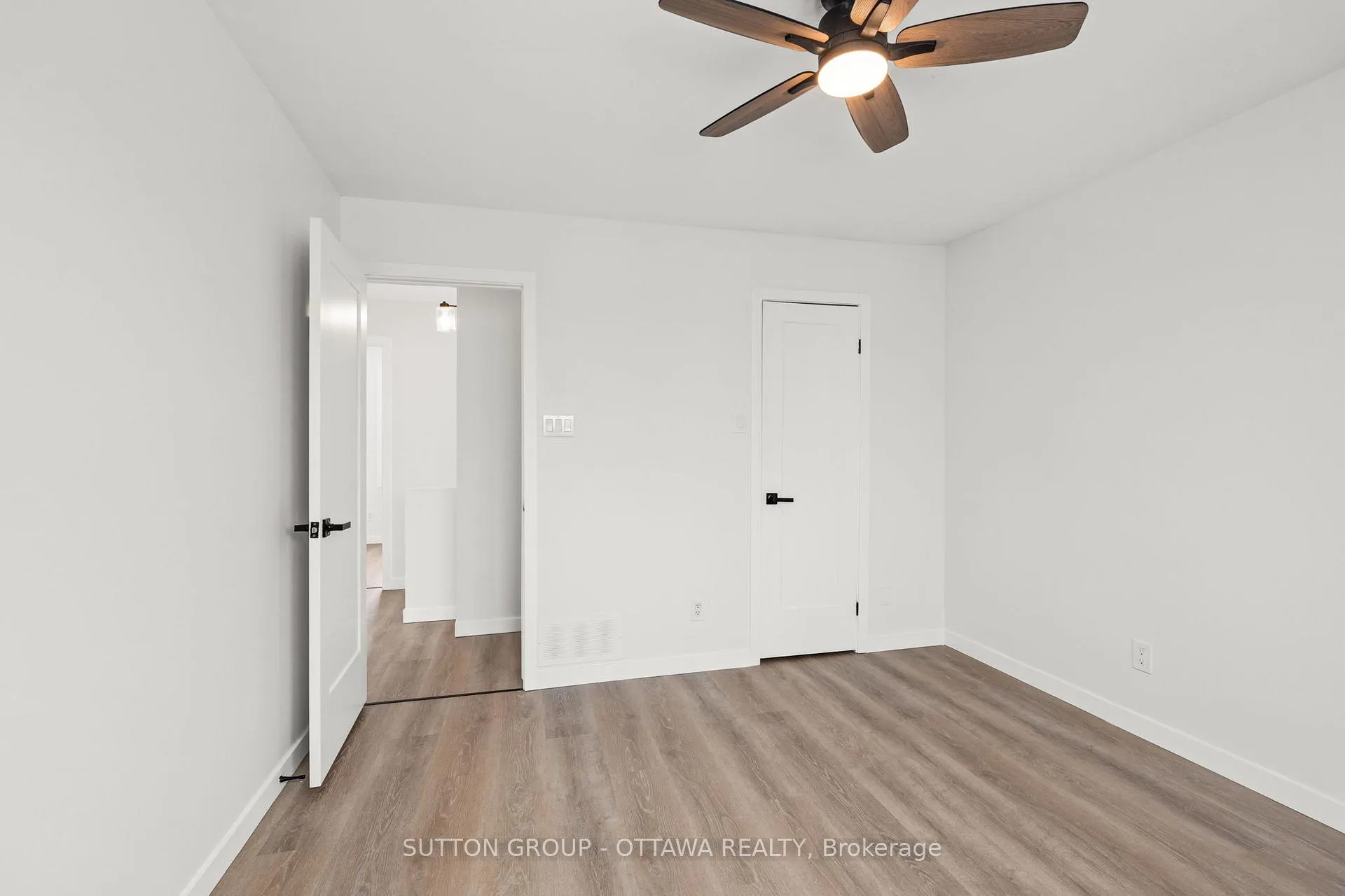 Photo 34 of 286 Mceachern Crescent, Ottawa, Bilberry Creek/Queenswood Heights — HOMEH