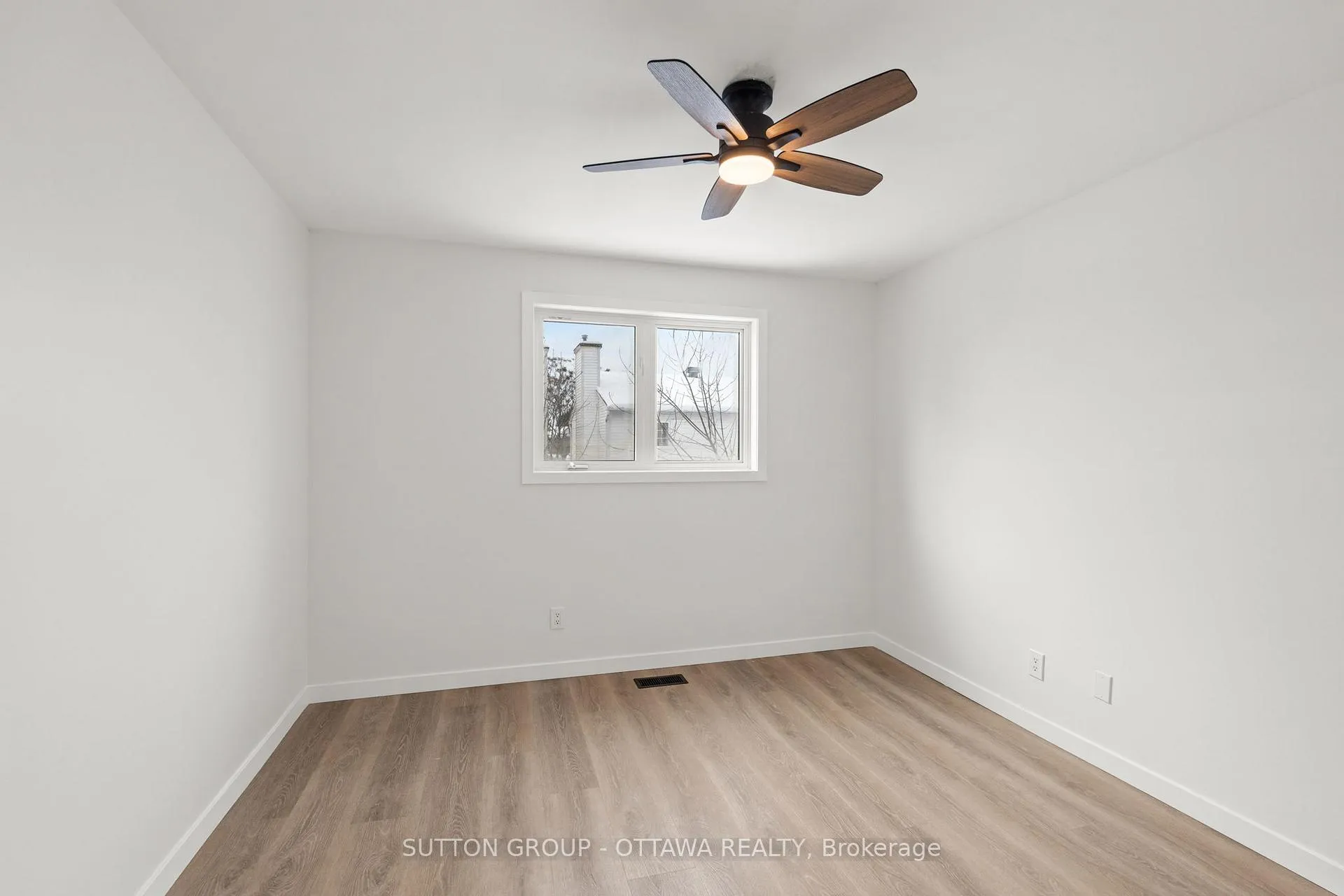Photo 35 of 286 Mceachern Crescent, Ottawa, Bilberry Creek/Queenswood Heights — HOMEH