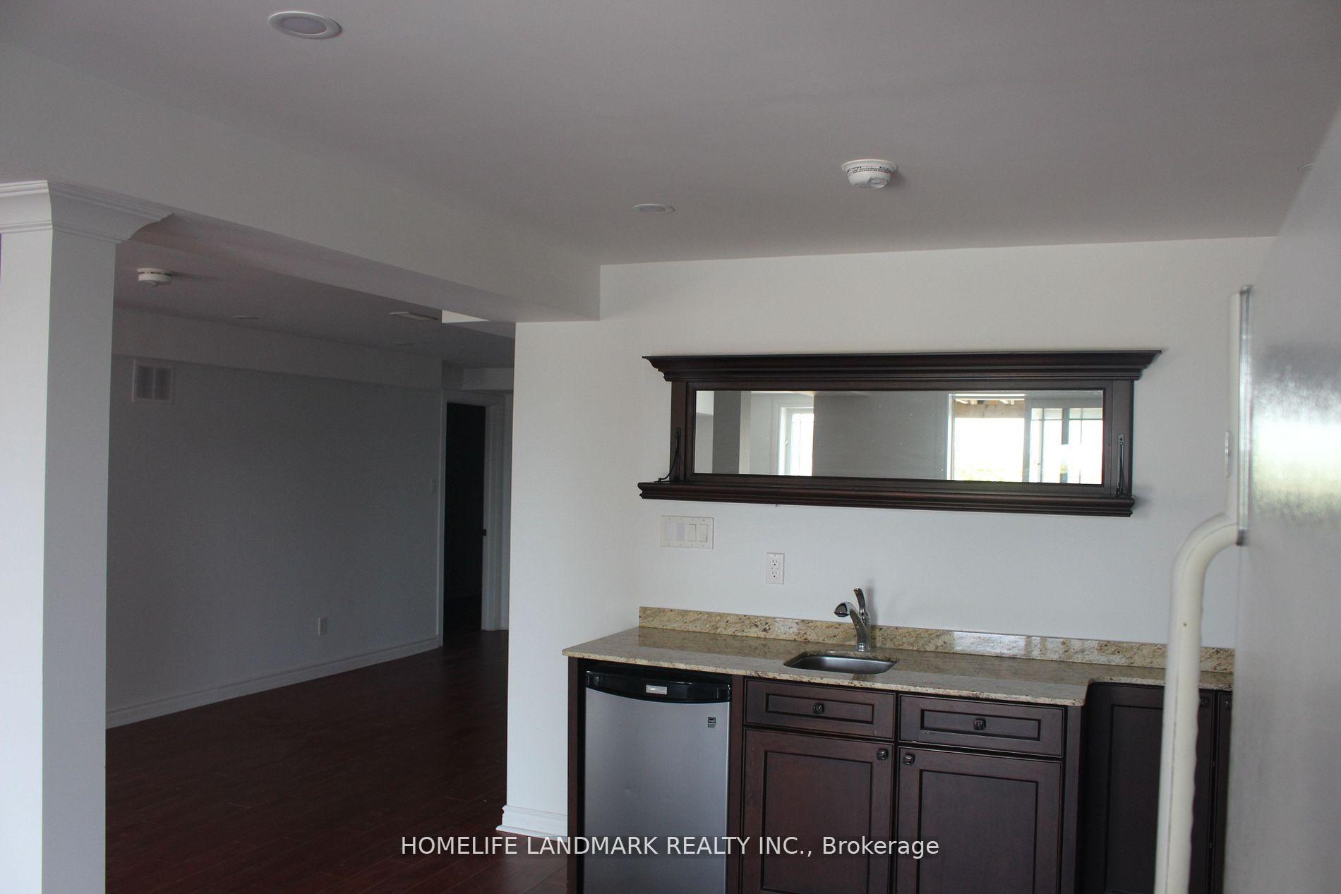 Photo 2 of Unit 2, 24 Old Field Crescent, Newmarket, Woodland Hill — HOMEH