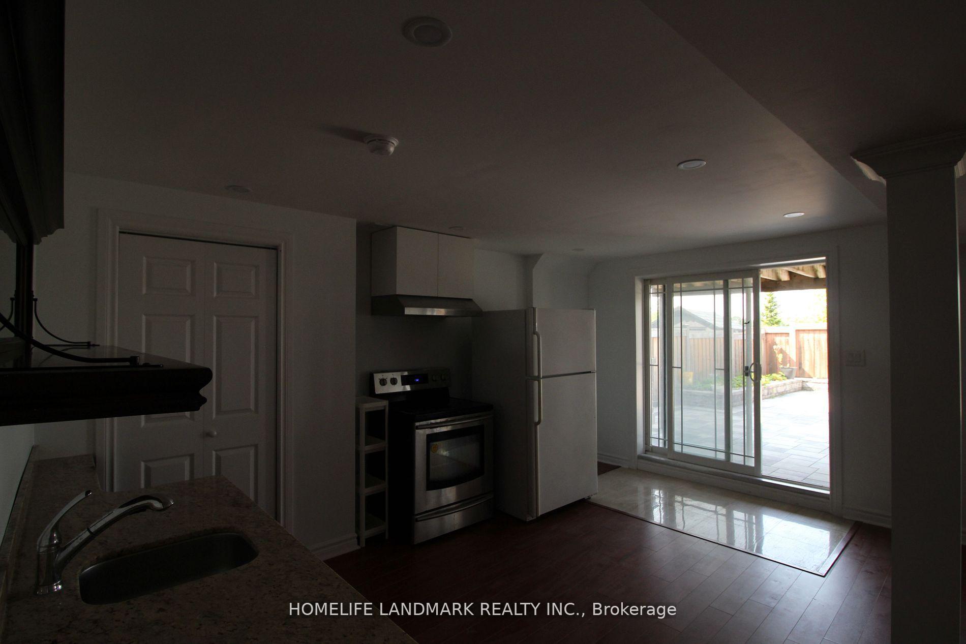 Photo 3 of Unit 2, 24 Old Field Crescent, Newmarket, Woodland Hill — HOMEH