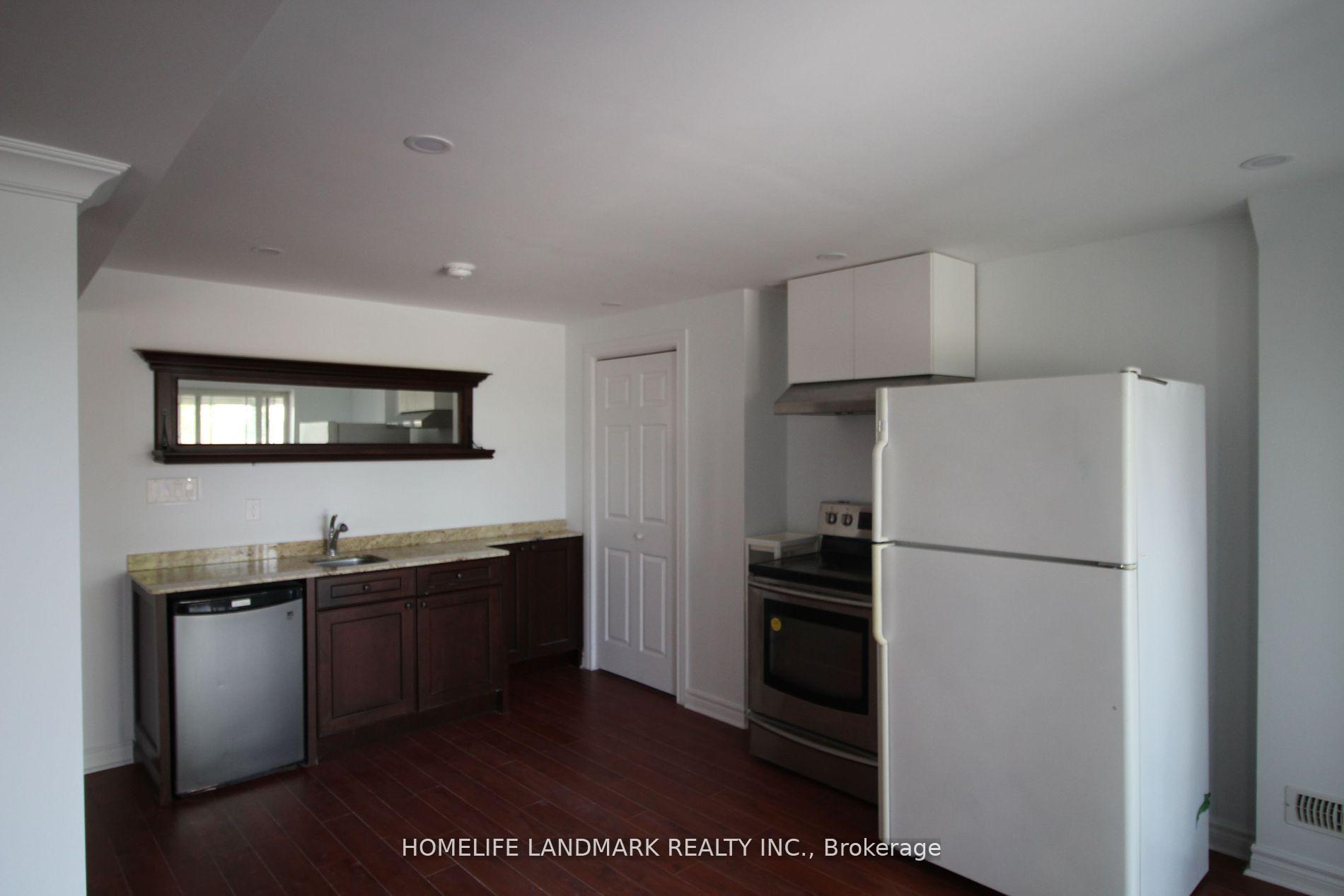 Photo 4 of Unit 2, 24 Old Field Crescent, Newmarket, Woodland Hill — HOMEH