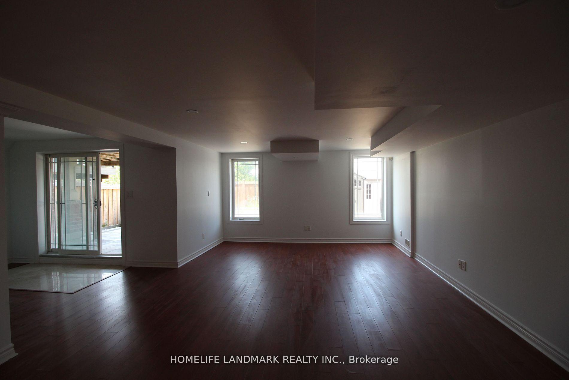 Photo 5 of Unit 2, 24 Old Field Crescent, Newmarket, Woodland Hill — HOMEH