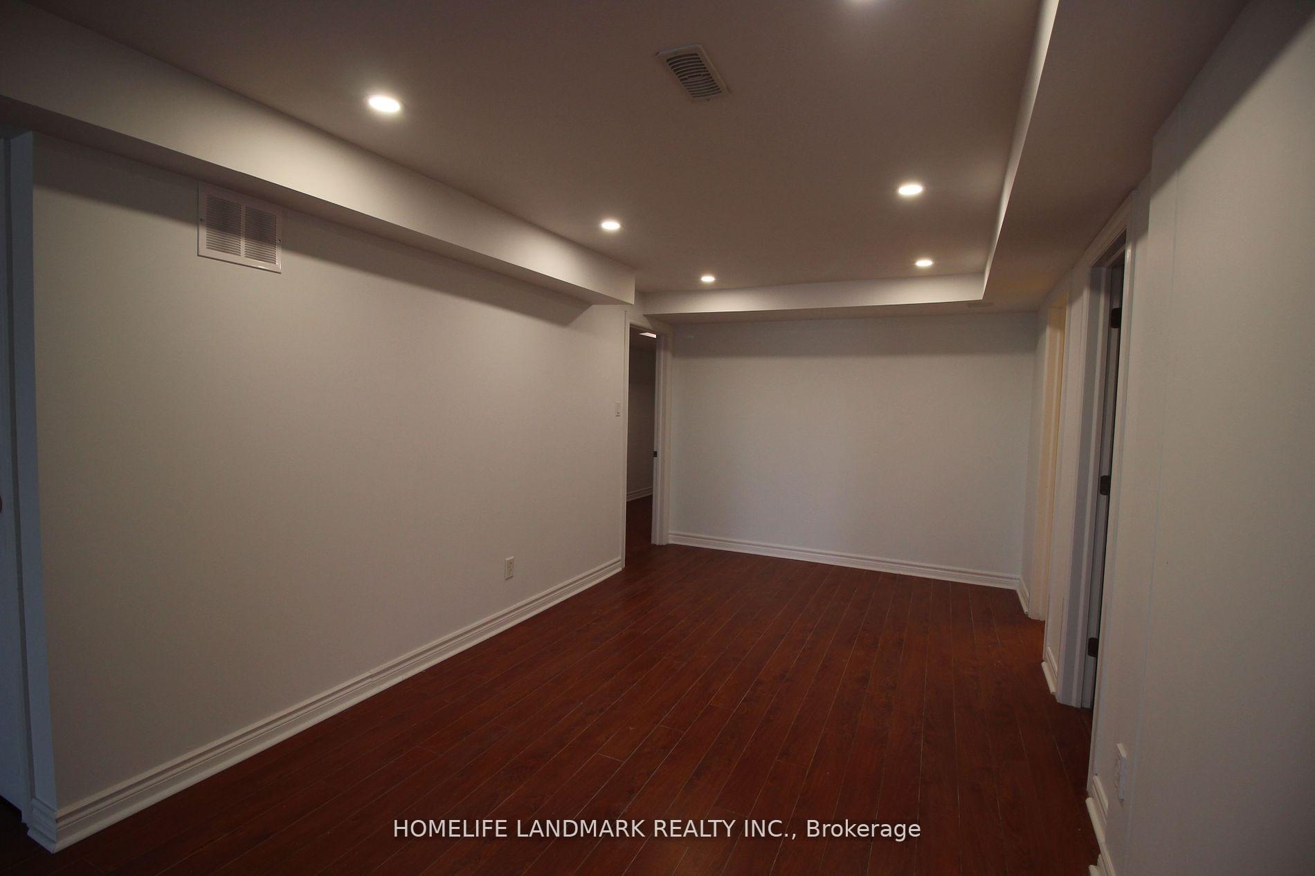 Photo 6 of Unit 2, 24 Old Field Crescent, Newmarket, Woodland Hill — HOMEH