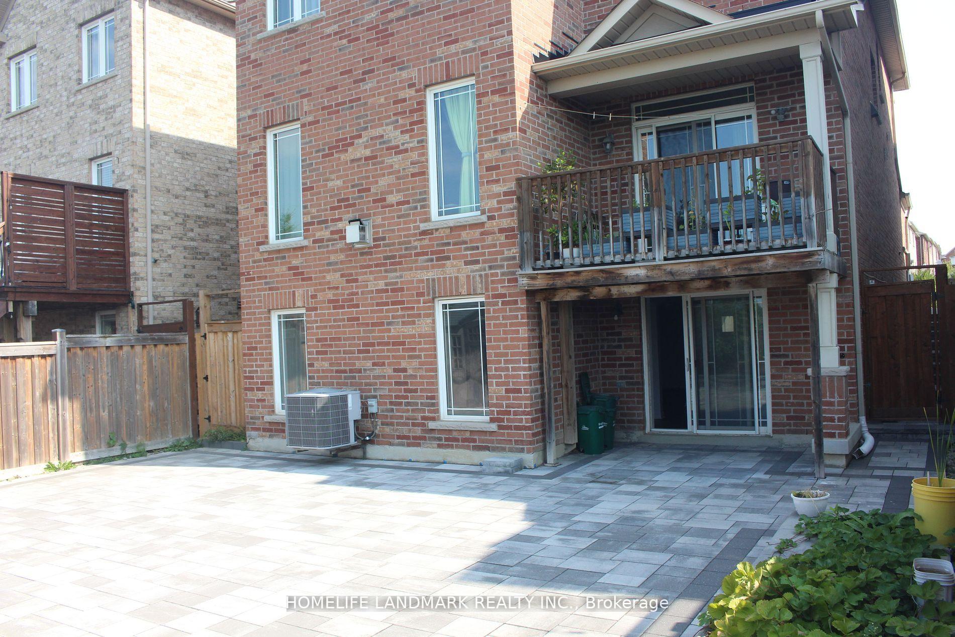 Photo 10 of Unit 2, 24 Old Field Crescent, Newmarket, Woodland Hill — HOMEH