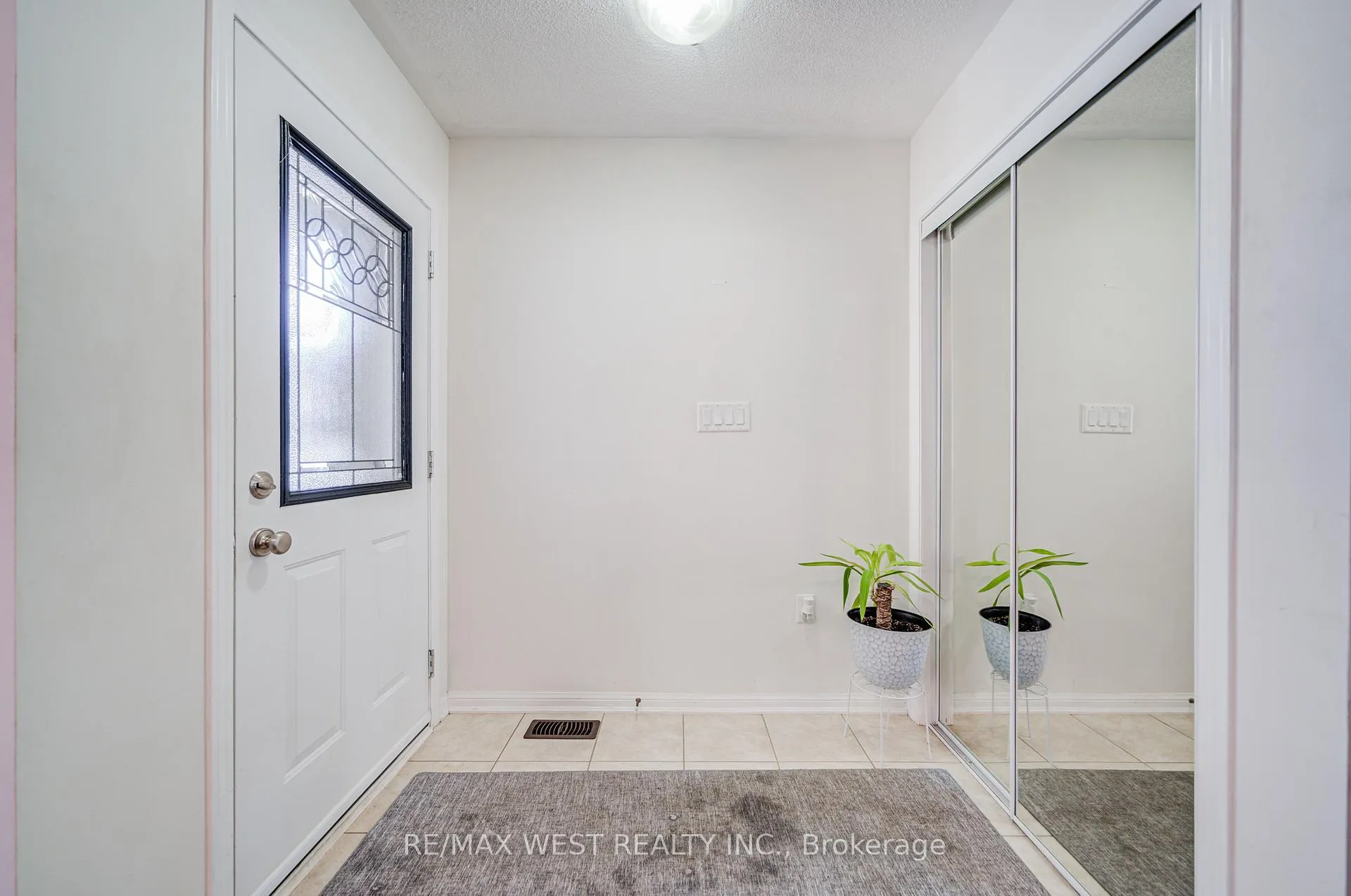 Photo 7 of 24 Davidson Drive, New Tecumseth, Alliston — HOMEH