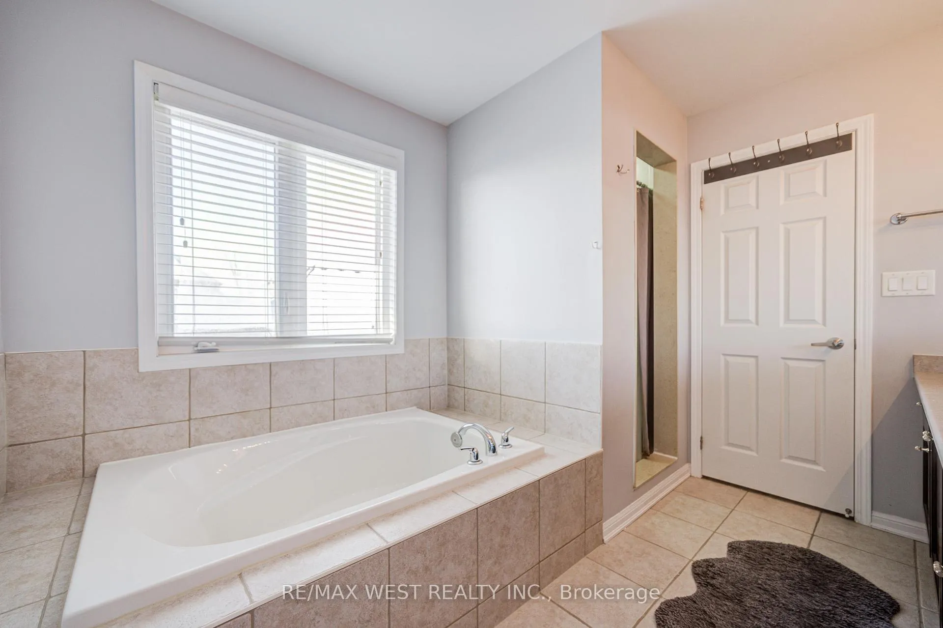 Photo 32 of 24 Davidson Drive, New Tecumseth, Alliston — HOMEH