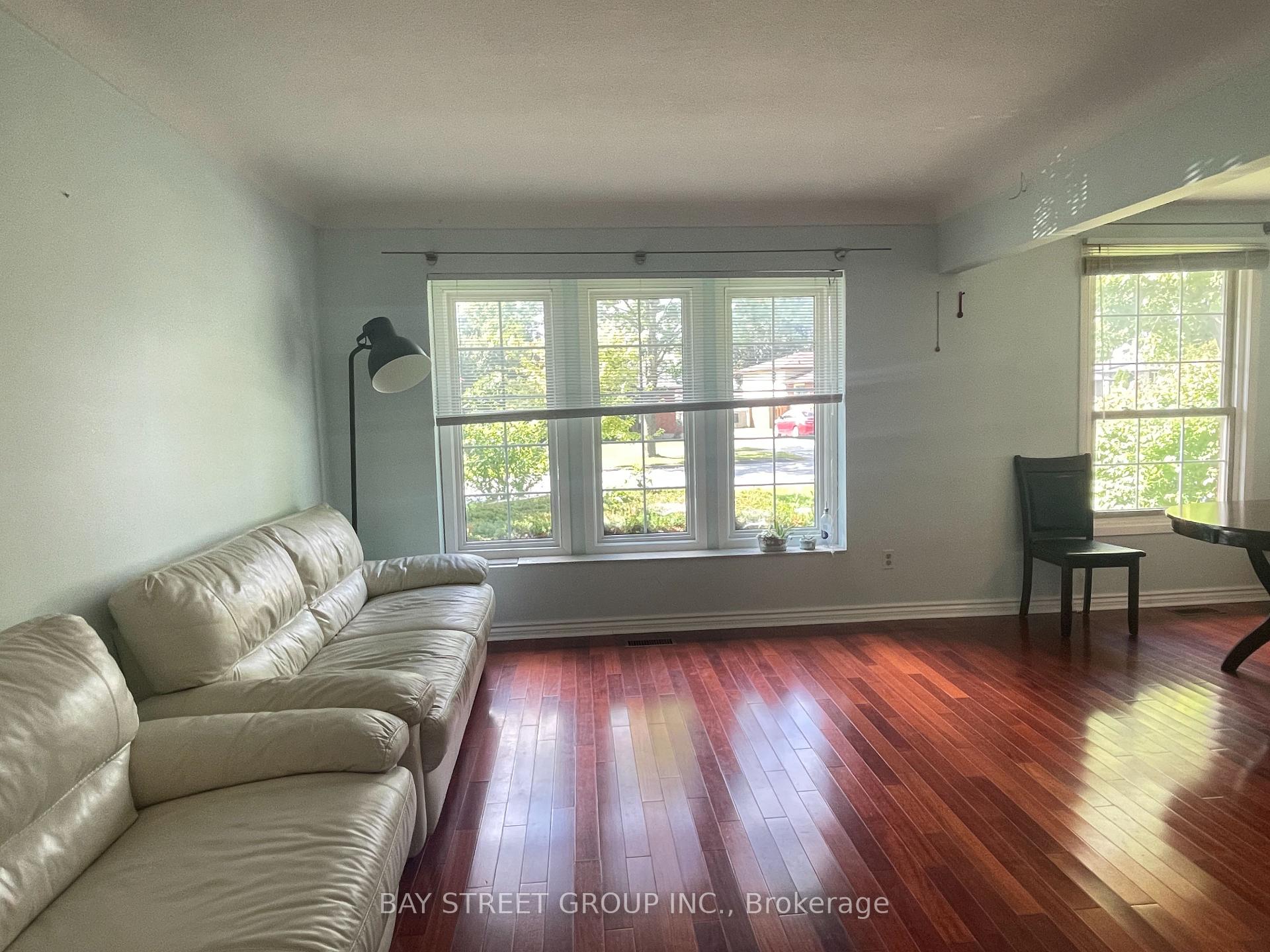Photo 3 of 8159 Niven Street, Niagara Falls, Ascot — HOMEH