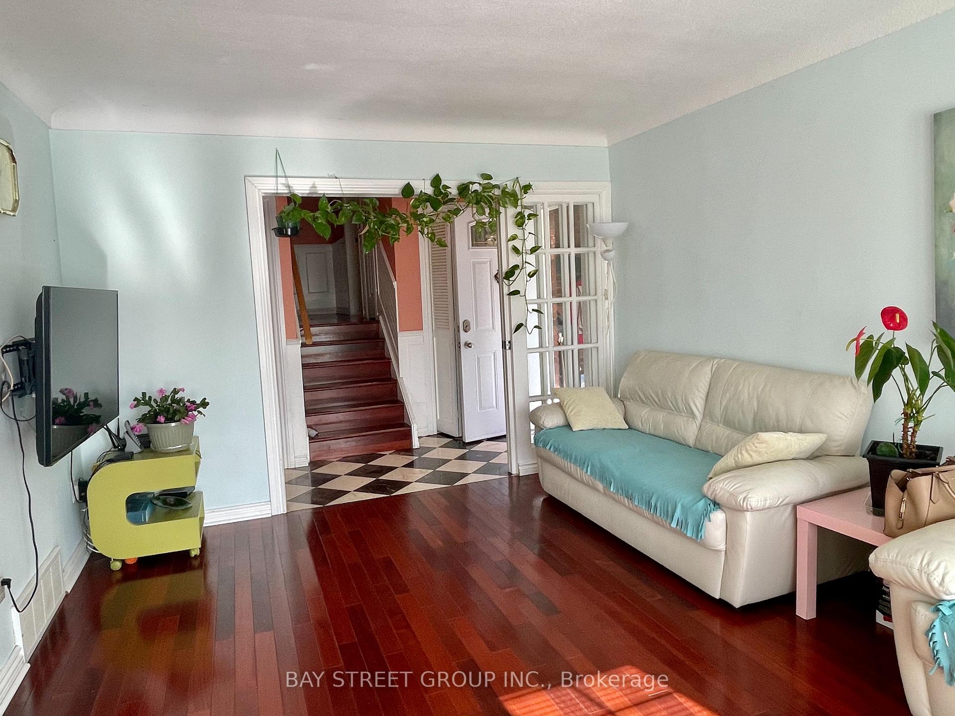 Photo 4 of 8159 Niven Street, Niagara Falls, Ascot — HOMEH