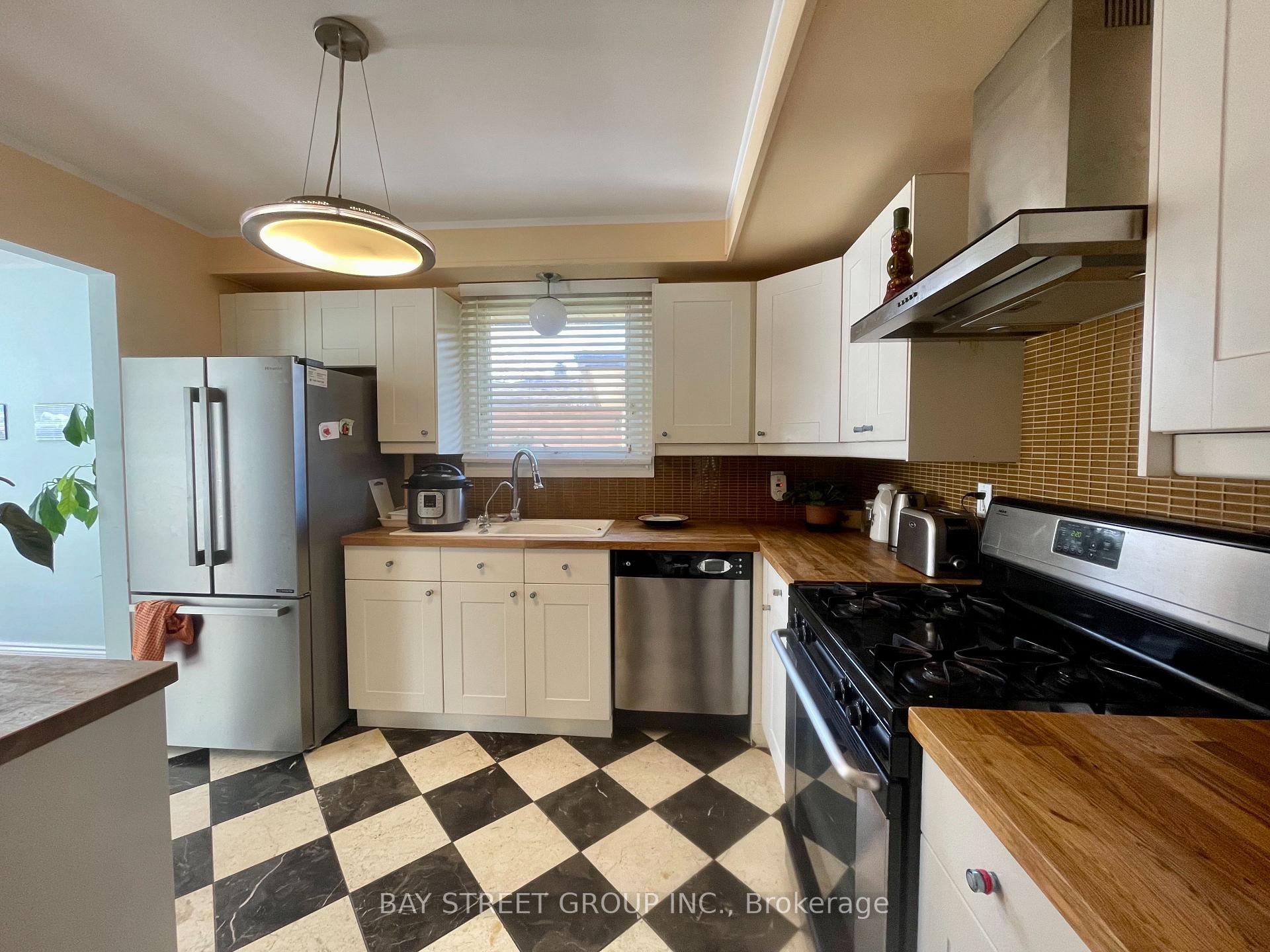 Photo 8 of 8159 Niven Street, Niagara Falls, Ascot — HOMEH