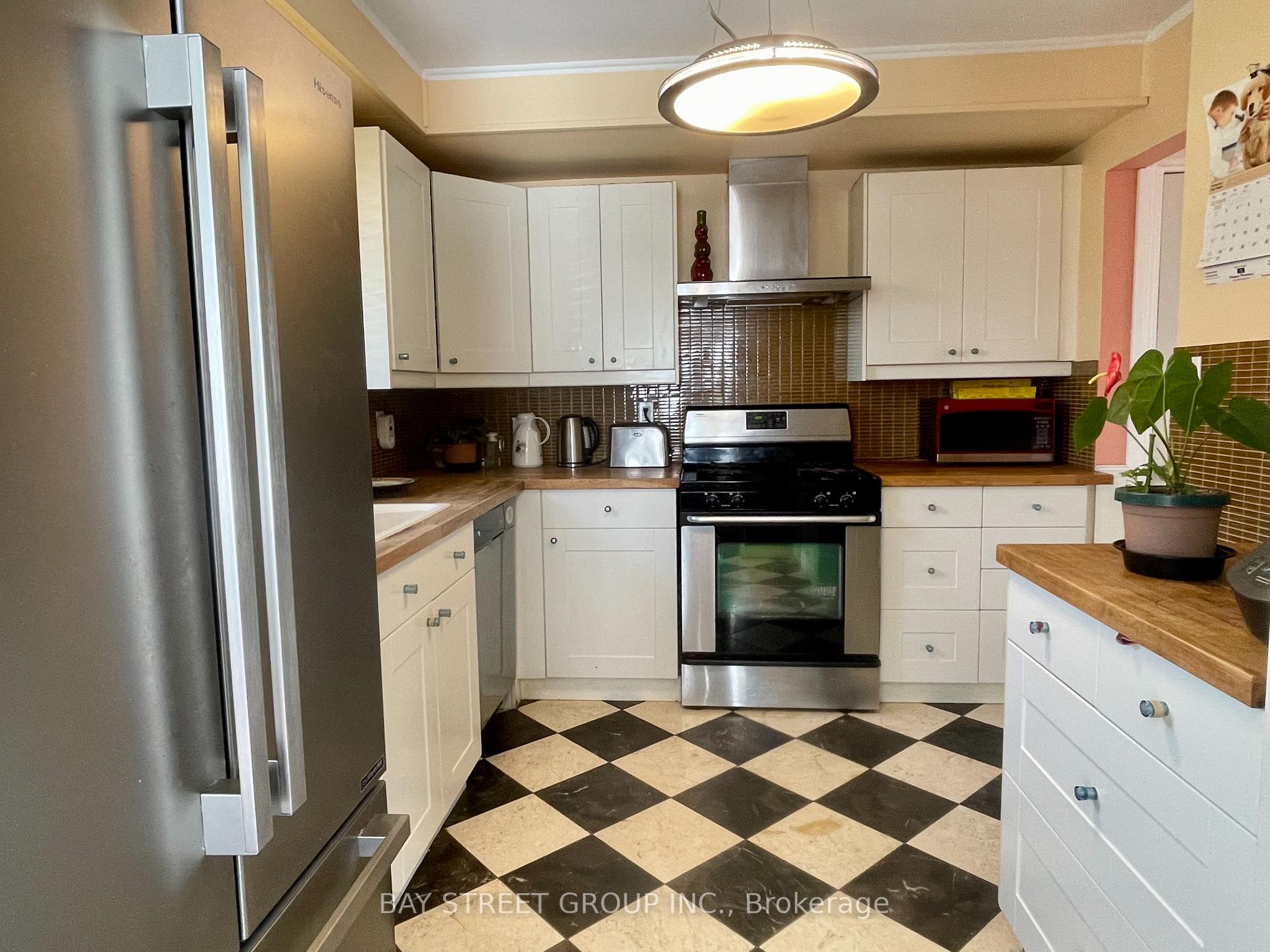 Photo 9 of 8159 Niven Street, Niagara Falls, Ascot — HOMEH