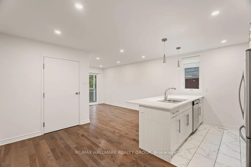Photo 5 of Unit 1, 552 Mcleod Street, Ottawa, Ottawa Centre — HOMEH
