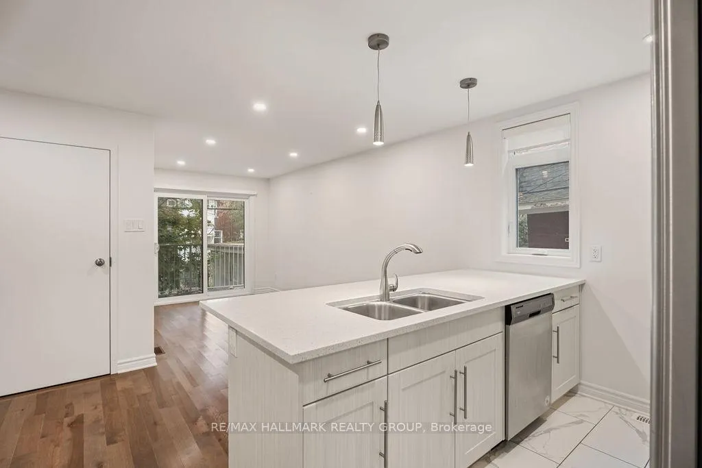 Photo 8 of Unit 1, 552 Mcleod Street, Ottawa, Ottawa Centre — HOMEH