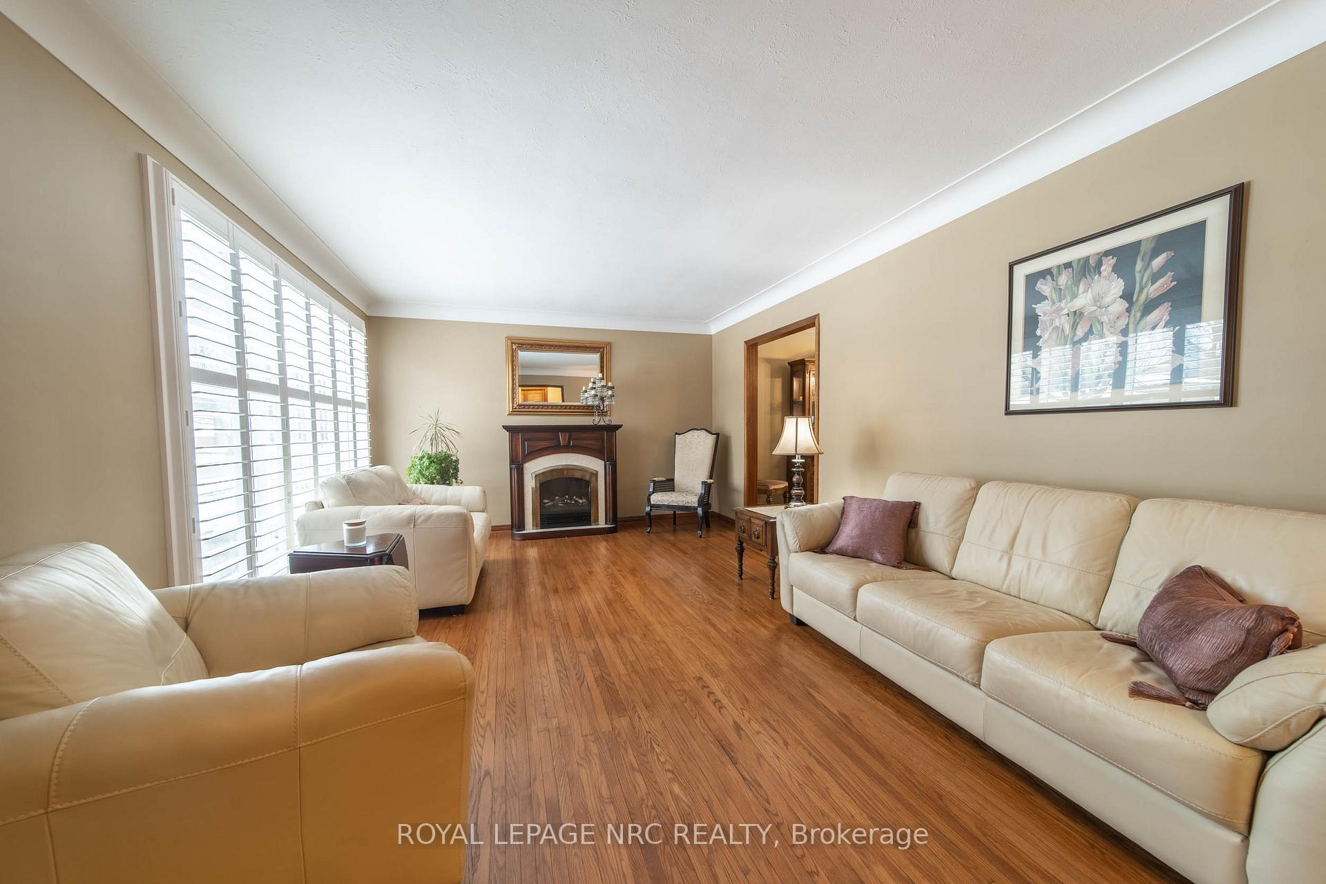Photo 3 of 7106 Freeman Street, Niagara Falls, Morrison — HOMEH
