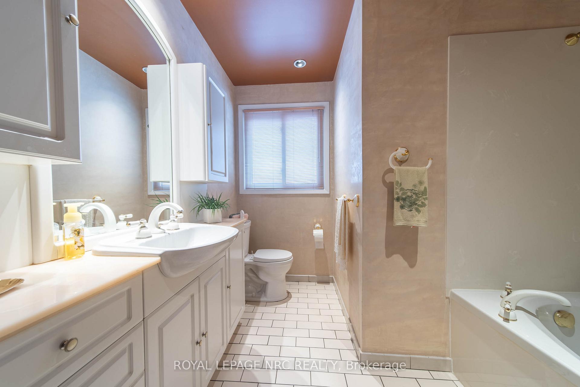 Photo 10 of 7106 Freeman Street, Niagara Falls, Morrison — HOMEH
