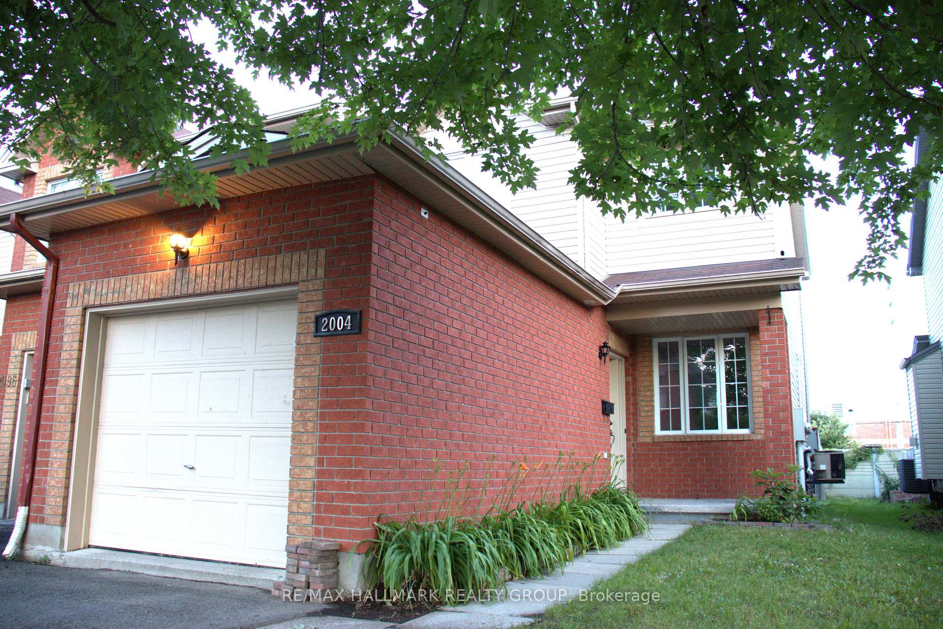 Photo 1 of 2004 Scully Way, Ottawa, Fallingbrook/Gardenway South — HOMEH