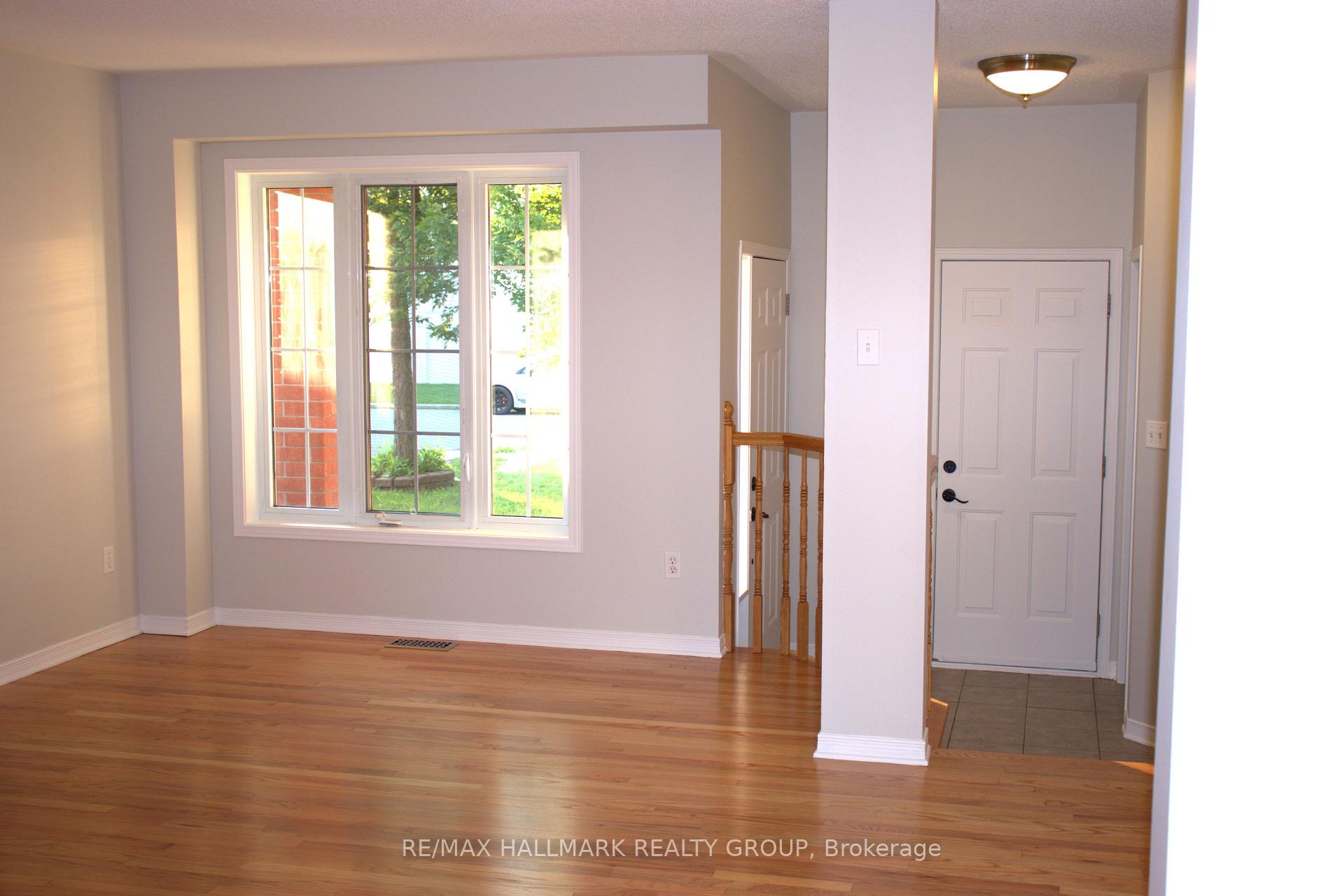 Photo 2 of 2004 Scully Way, Ottawa, Fallingbrook/Gardenway South — HOMEH