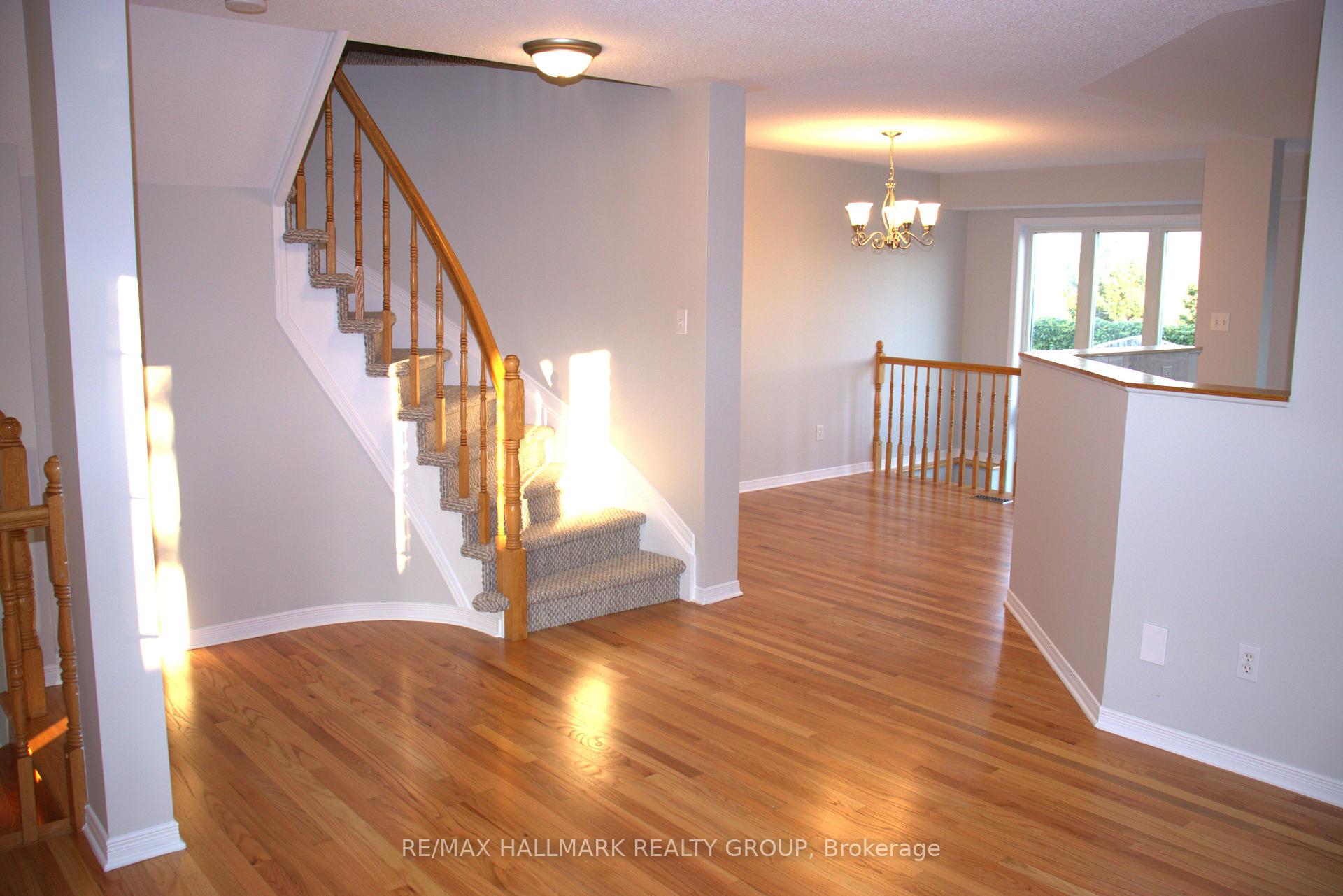 Photo 4 of 2004 Scully Way, Ottawa, Fallingbrook/Gardenway South — HOMEH