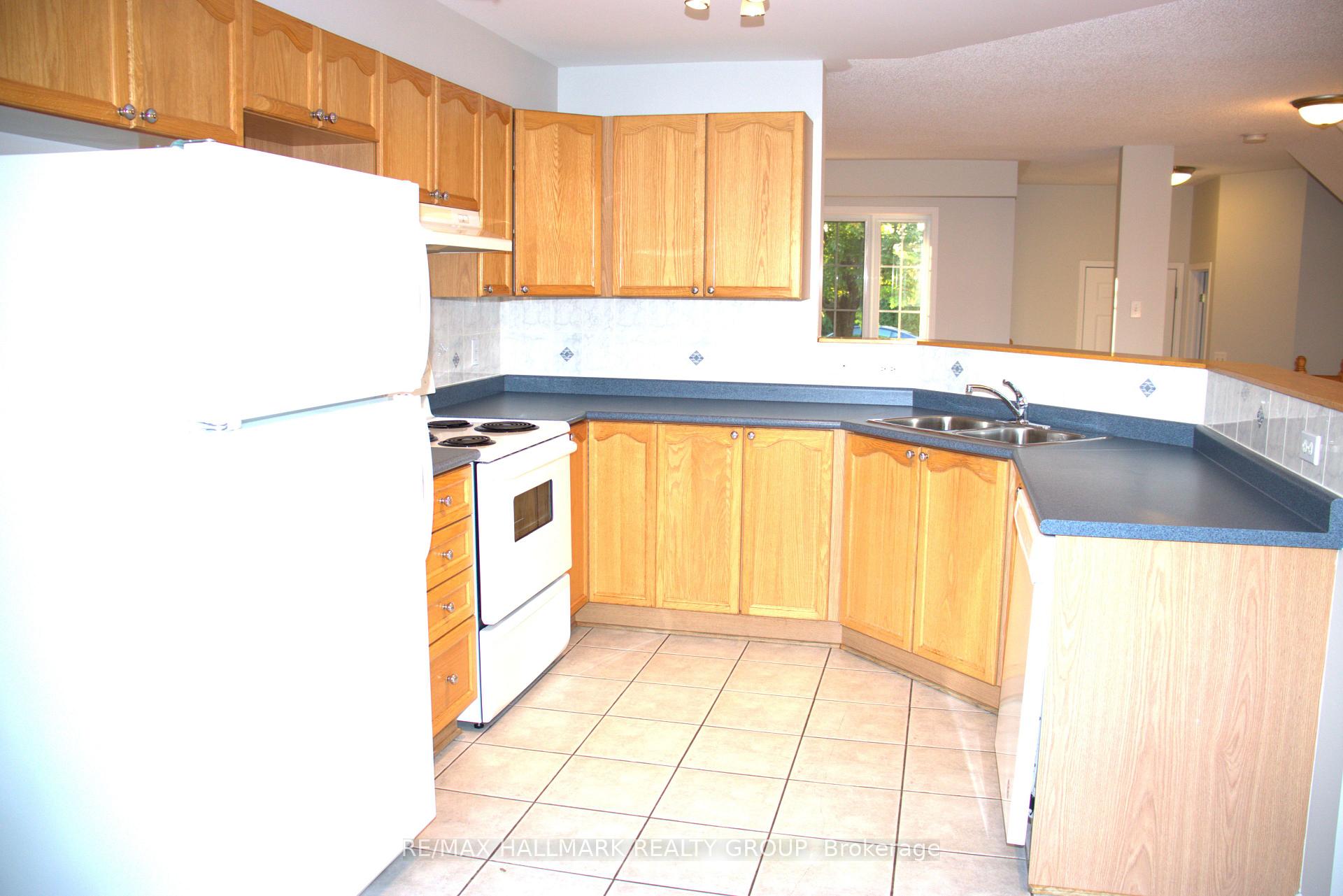 Photo 5 of 2004 Scully Way, Ottawa, Fallingbrook/Gardenway South — HOMEH