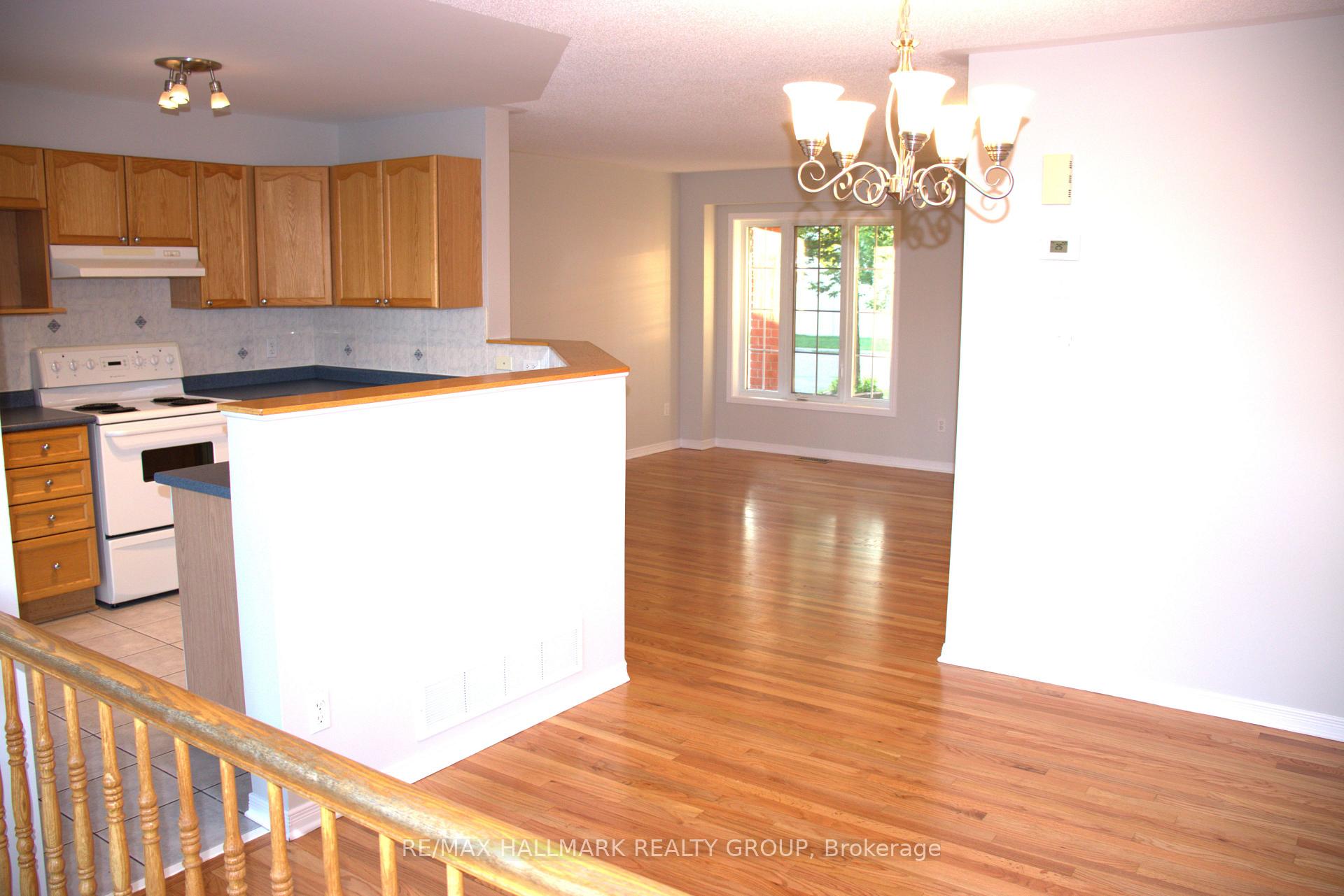 Photo 6 of 2004 Scully Way, Ottawa, Fallingbrook/Gardenway South — HOMEH