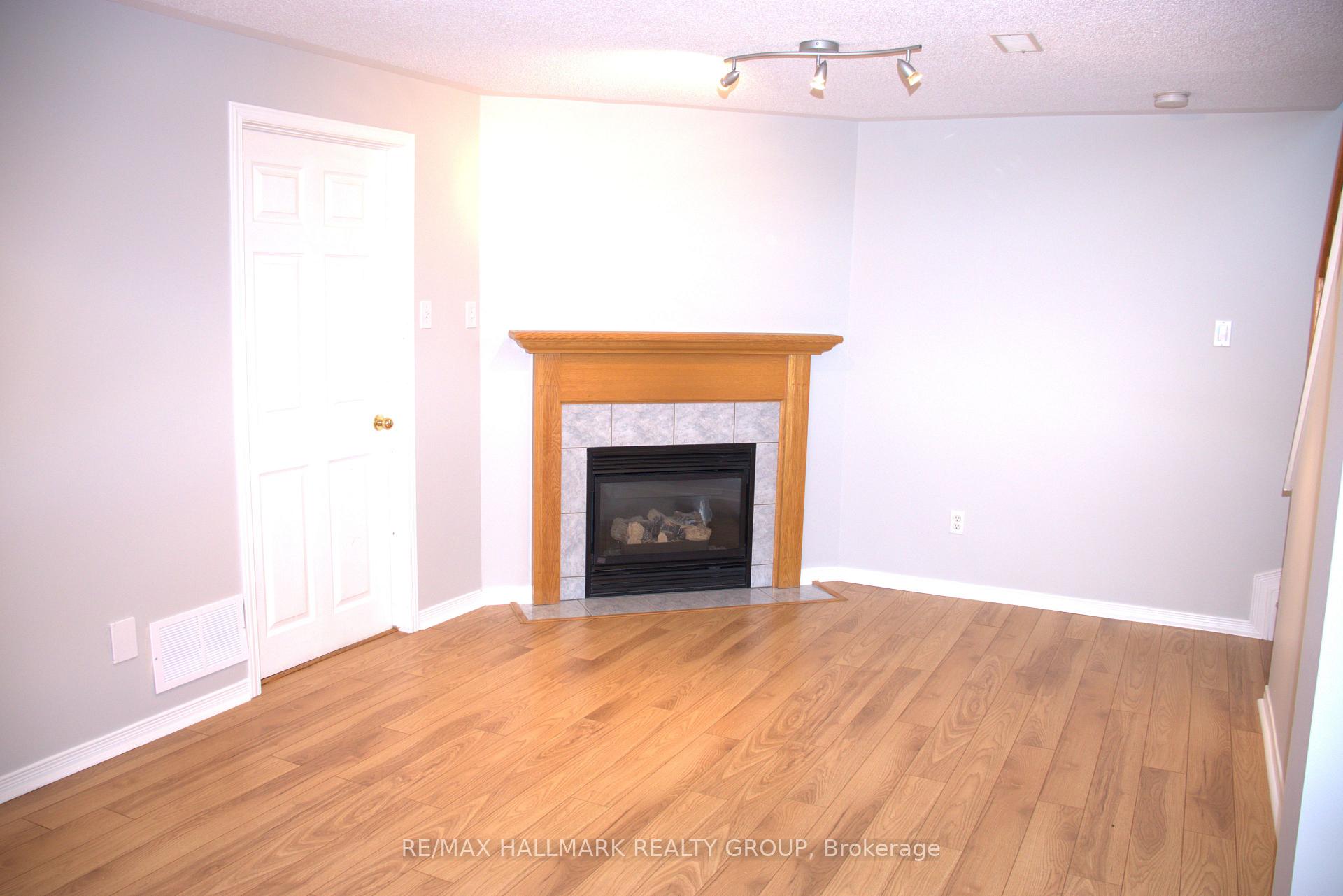 Photo 11 of 2004 Scully Way, Ottawa, Fallingbrook/Gardenway South — HOMEH