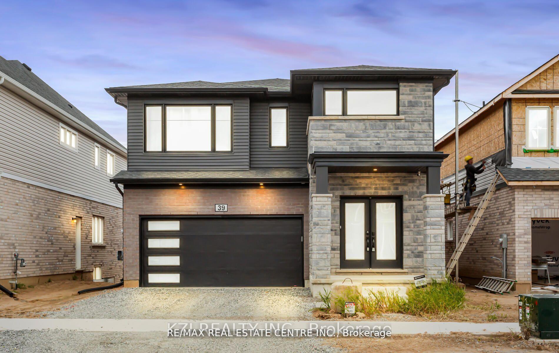 Photo 2 of 39 Samuel Avenue, Pelham, Fonthill — HOMEH