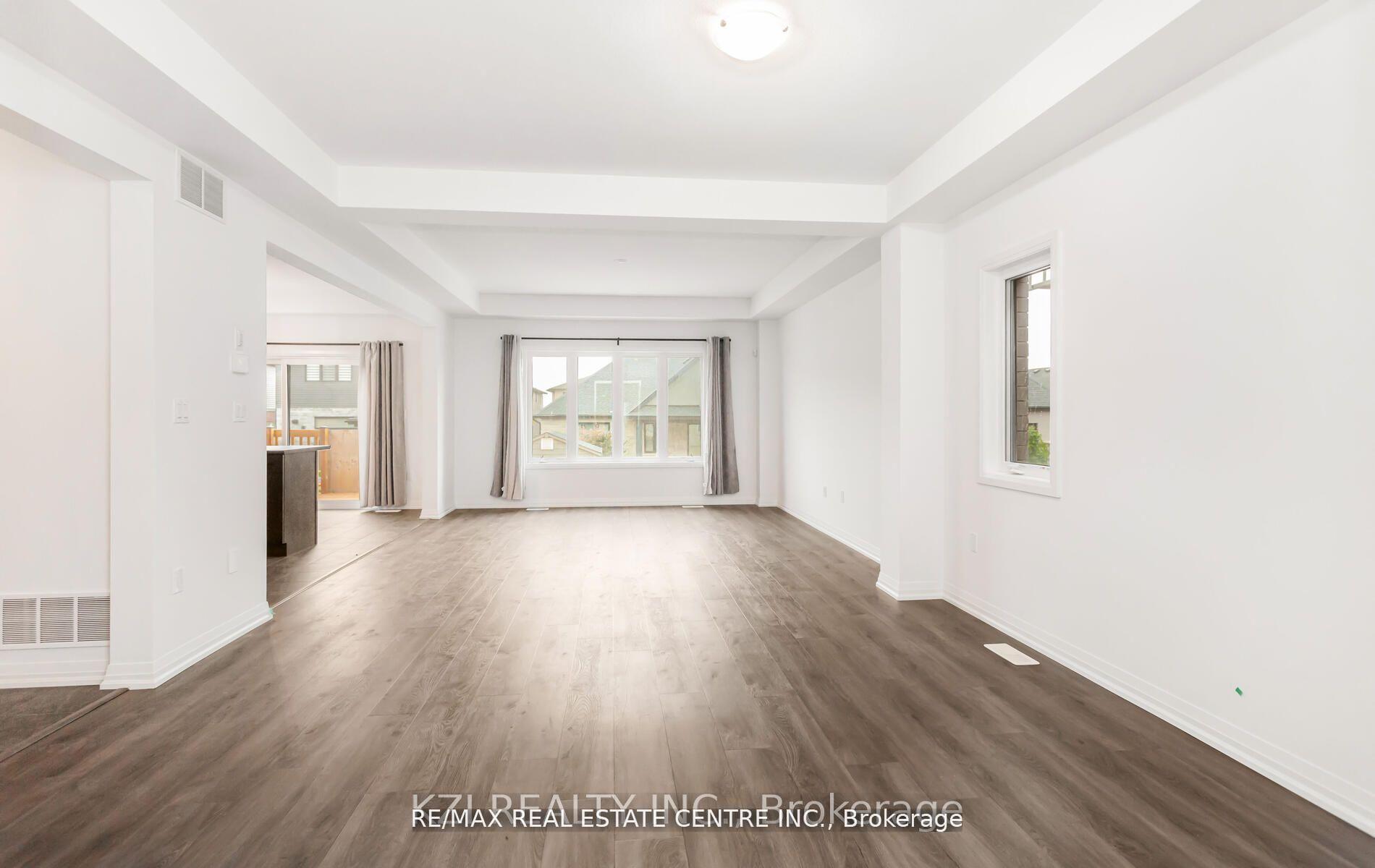 Photo 5 of 39 Samuel Avenue, Pelham, Fonthill — HOMEH