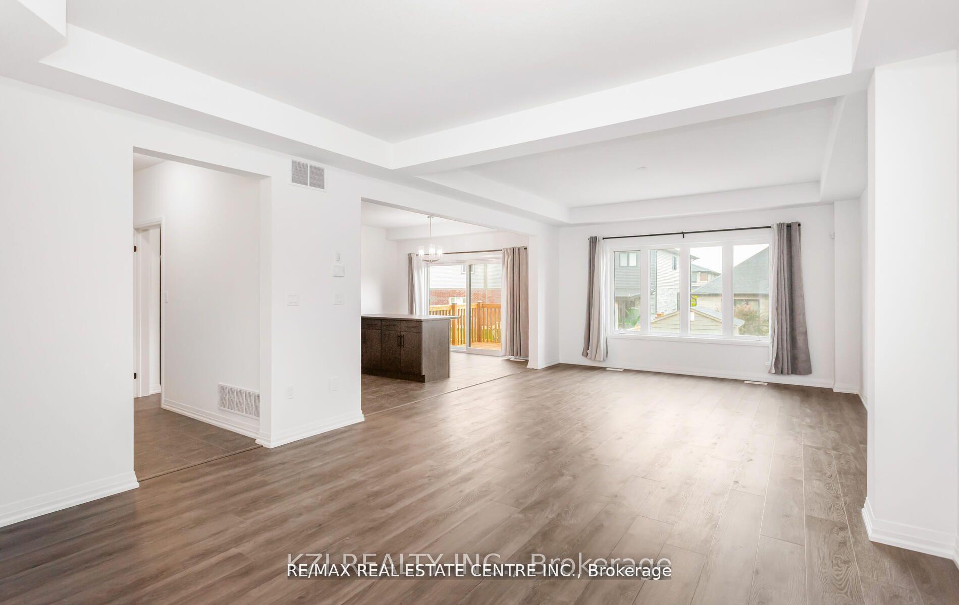 Photo 6 of 39 Samuel Avenue, Pelham, Fonthill — HOMEH