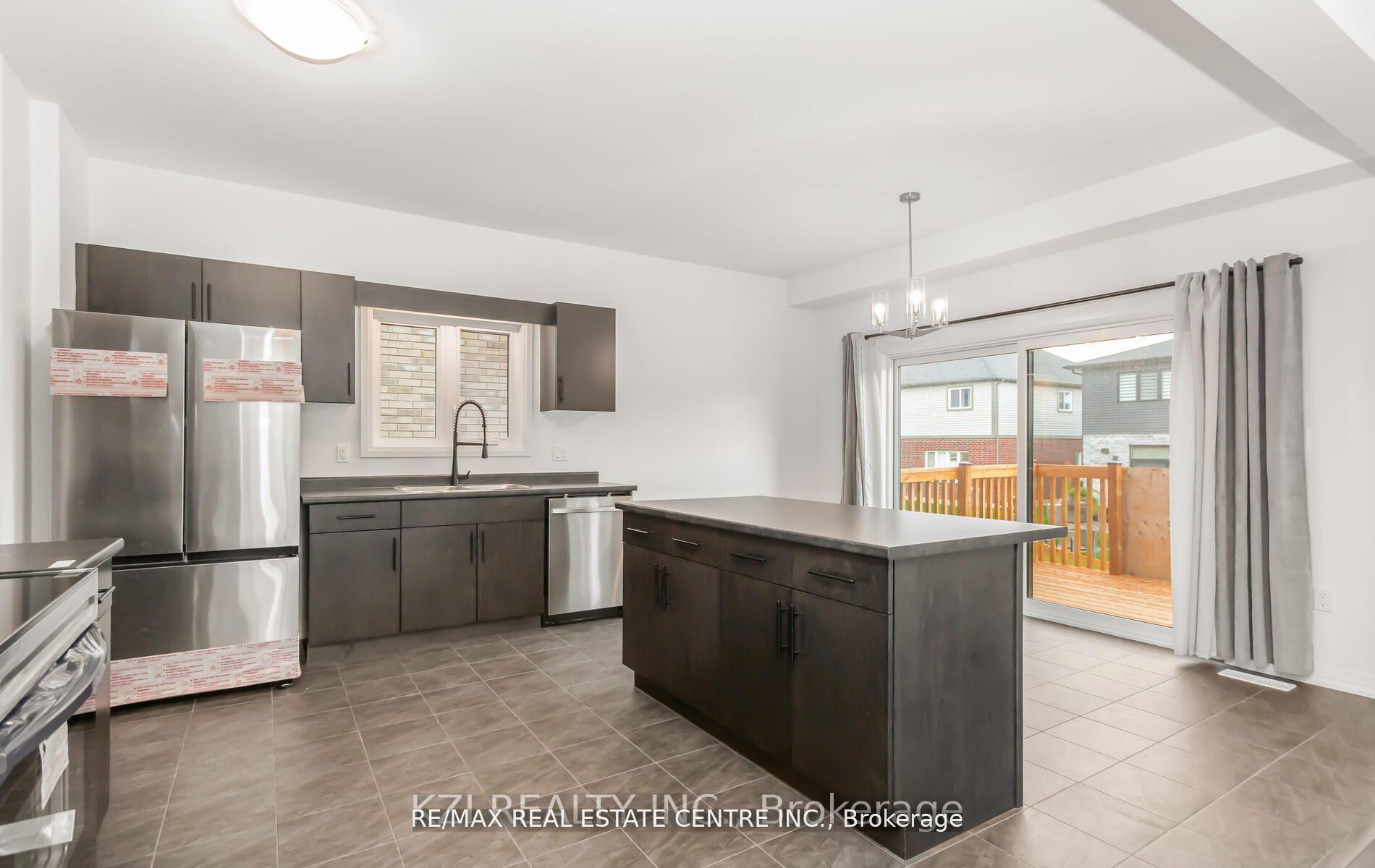 Photo 12 of 39 Samuel Avenue, Pelham, Fonthill — HOMEH