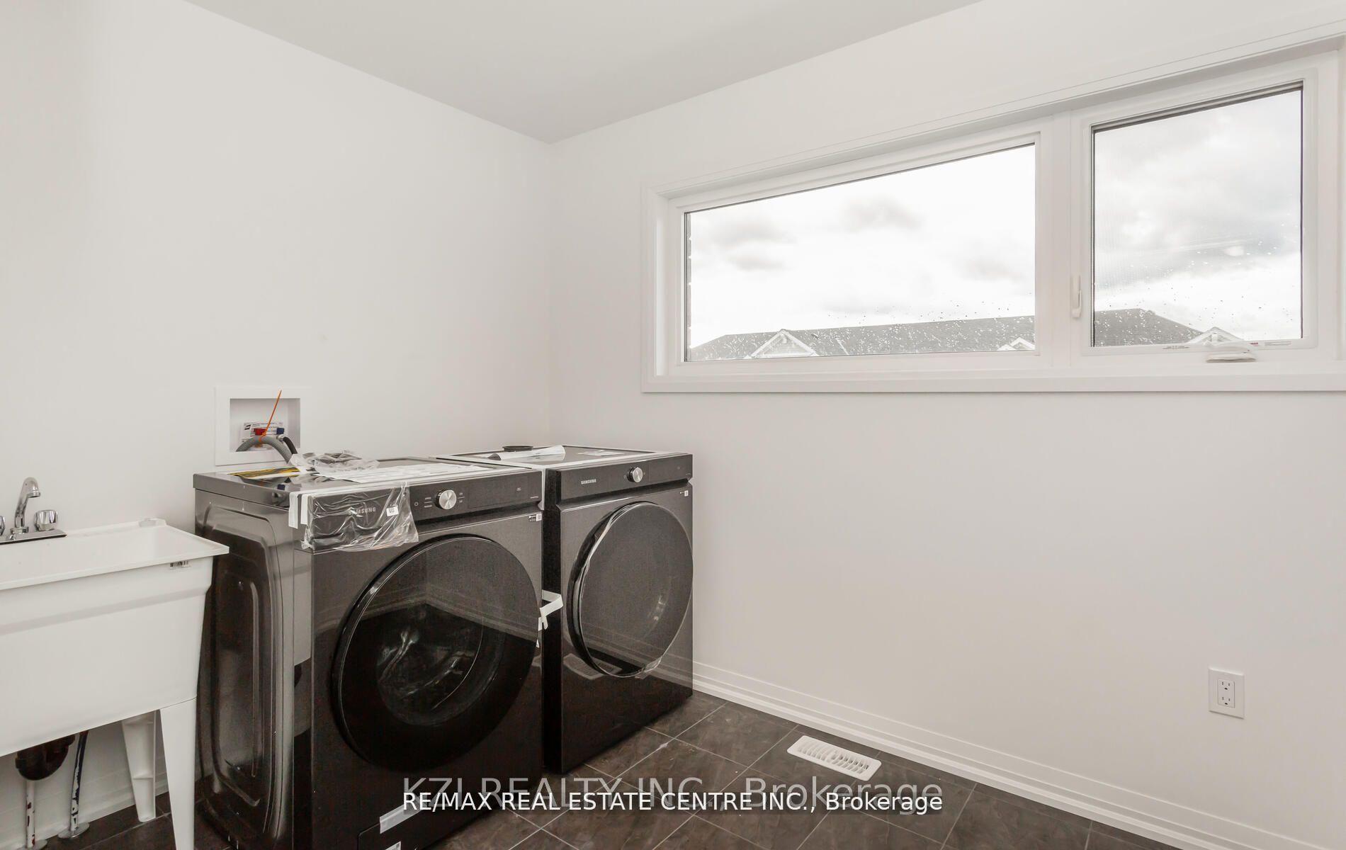 Photo 21 of 39 Samuel Avenue, Pelham, Fonthill — HOMEH