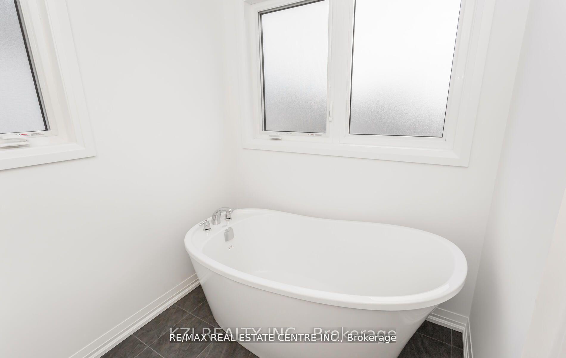 Photo 26 of 39 Samuel Avenue, Pelham, Fonthill — HOMEH