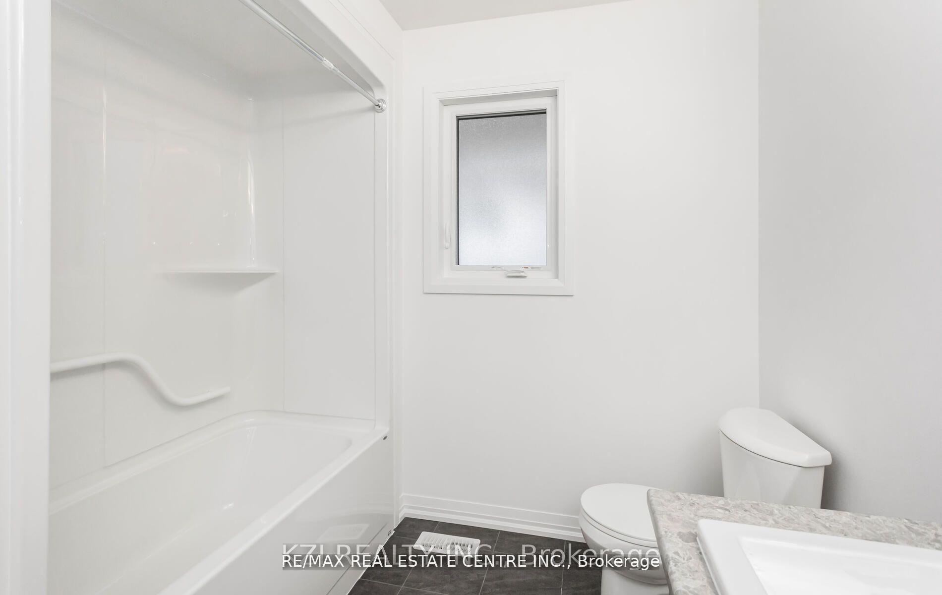 Photo 36 of 39 Samuel Avenue, Pelham, Fonthill — HOMEH