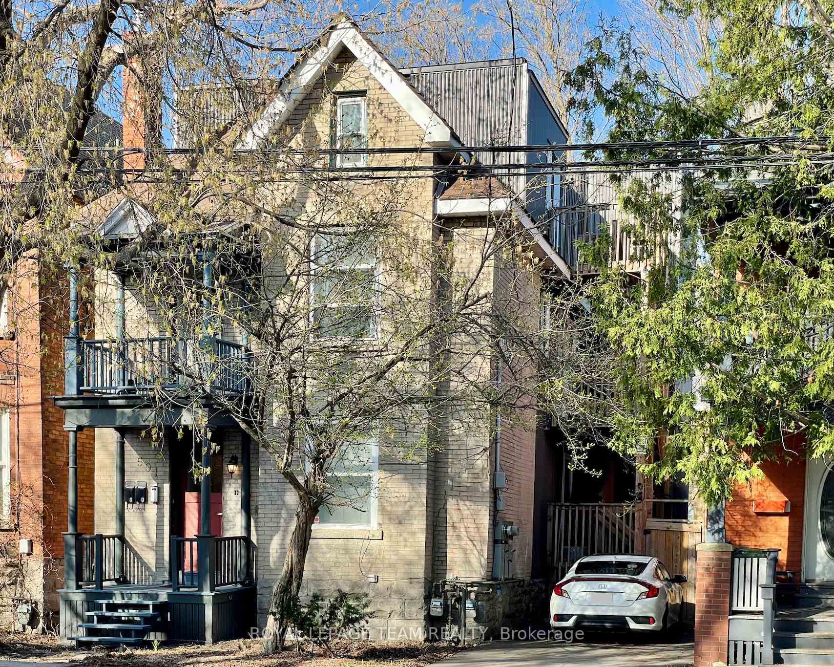 Front of 501 Lyon Street