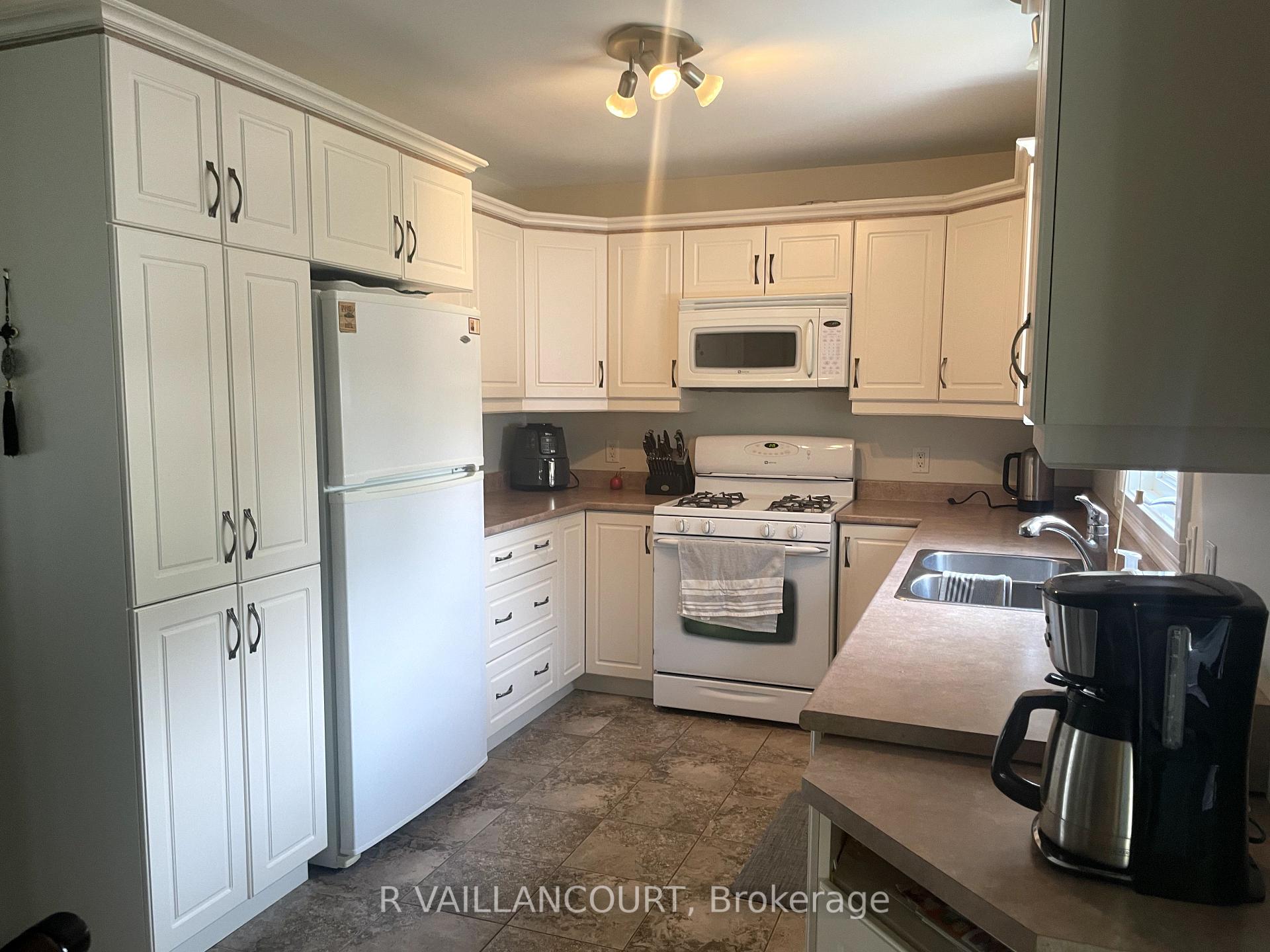 Photo 8 of 87 Kincardine Street E, North Glengarry, Alexandria — HOMEH