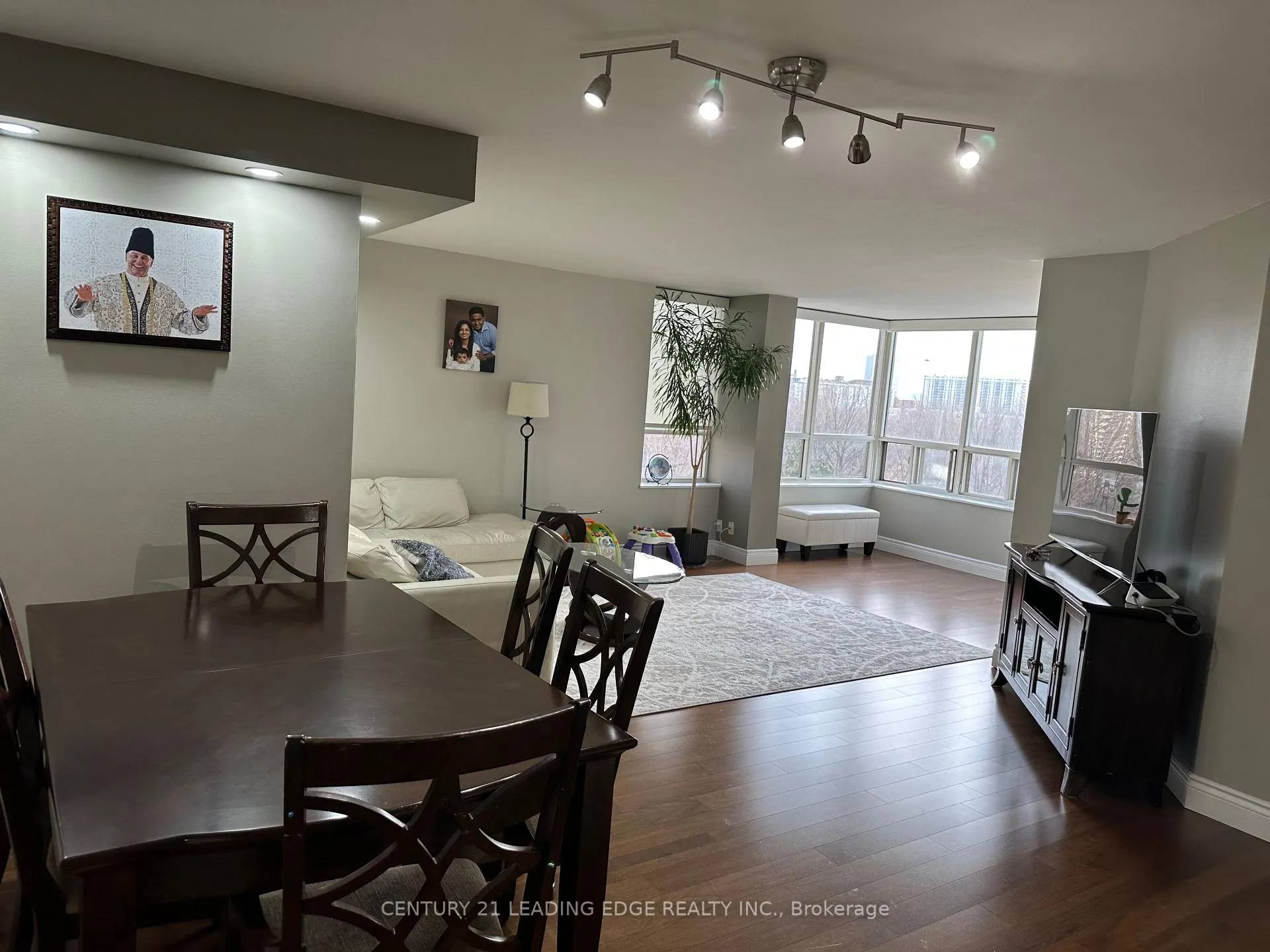 Photo 5 of Unit 802, 195 Wynford Drive, Toronto, Flemingdon Park — HOMEH